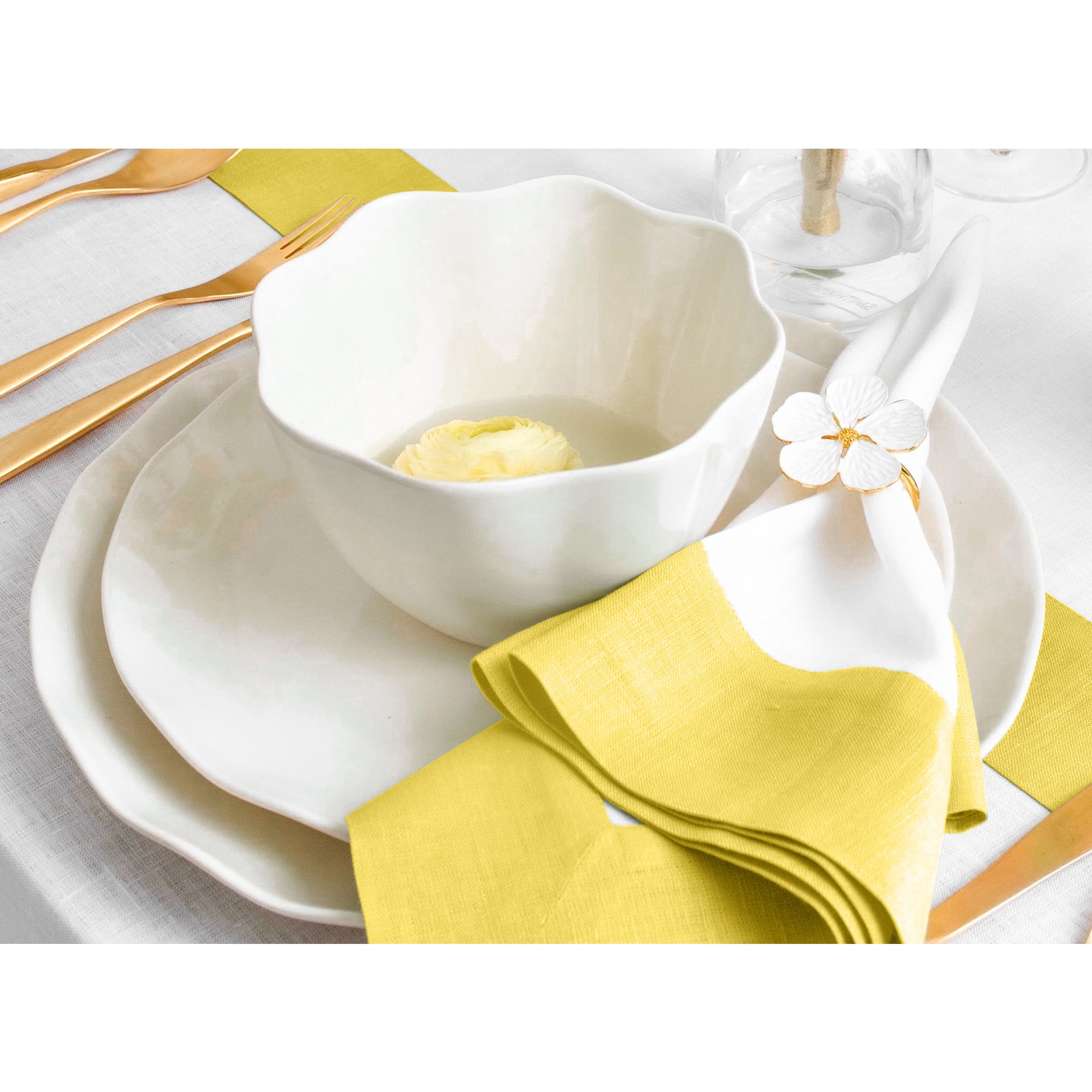 Elegant Contempo Napkins - Set of 4 Premium Cotton Dinner Napkins for Formal Dining, Parties & Special Occasions