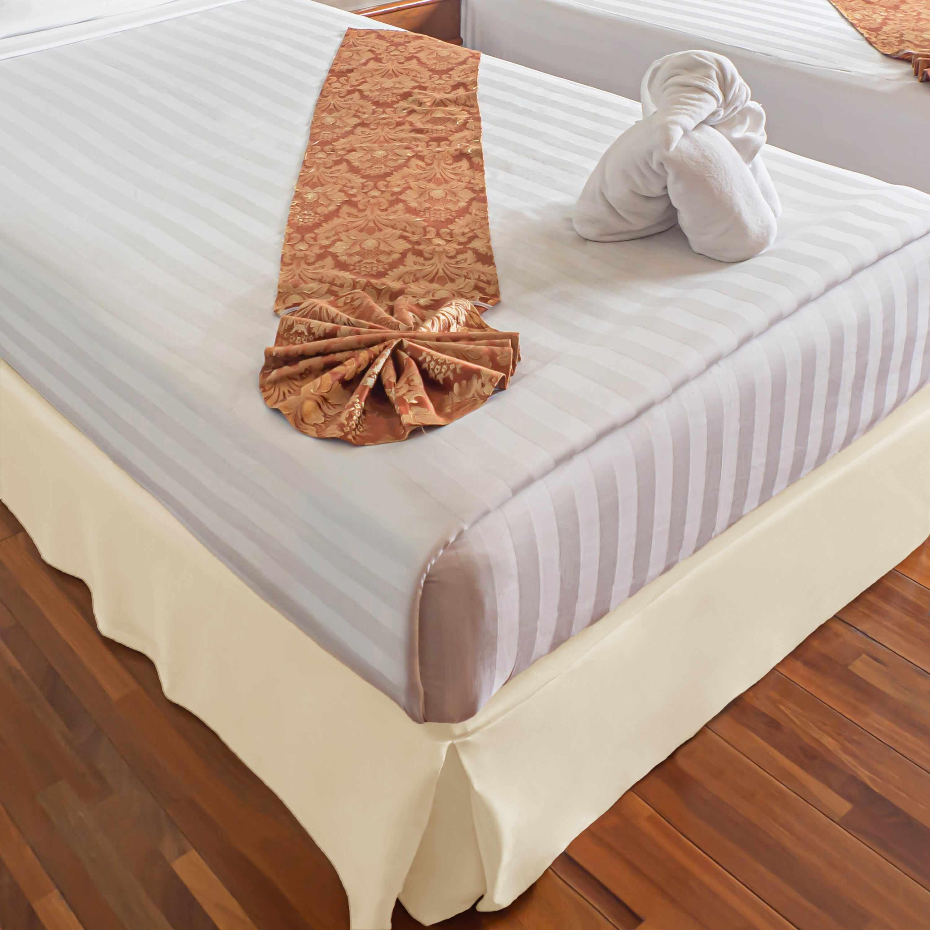 15 Inch Drop Microfiber Wrinkle-Free Solid Bed Skirt - Perfect for Queen & King Size Beds, Hotel & Home Bedroom Decor