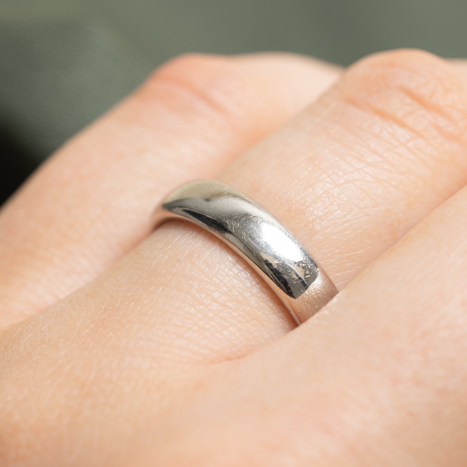 Tiffany & Co Platinum Wedding Band Ring for Women - Size 8.25 | Elegant & Timeless Jewelry for Engagement, Anniversary & Special Occasions