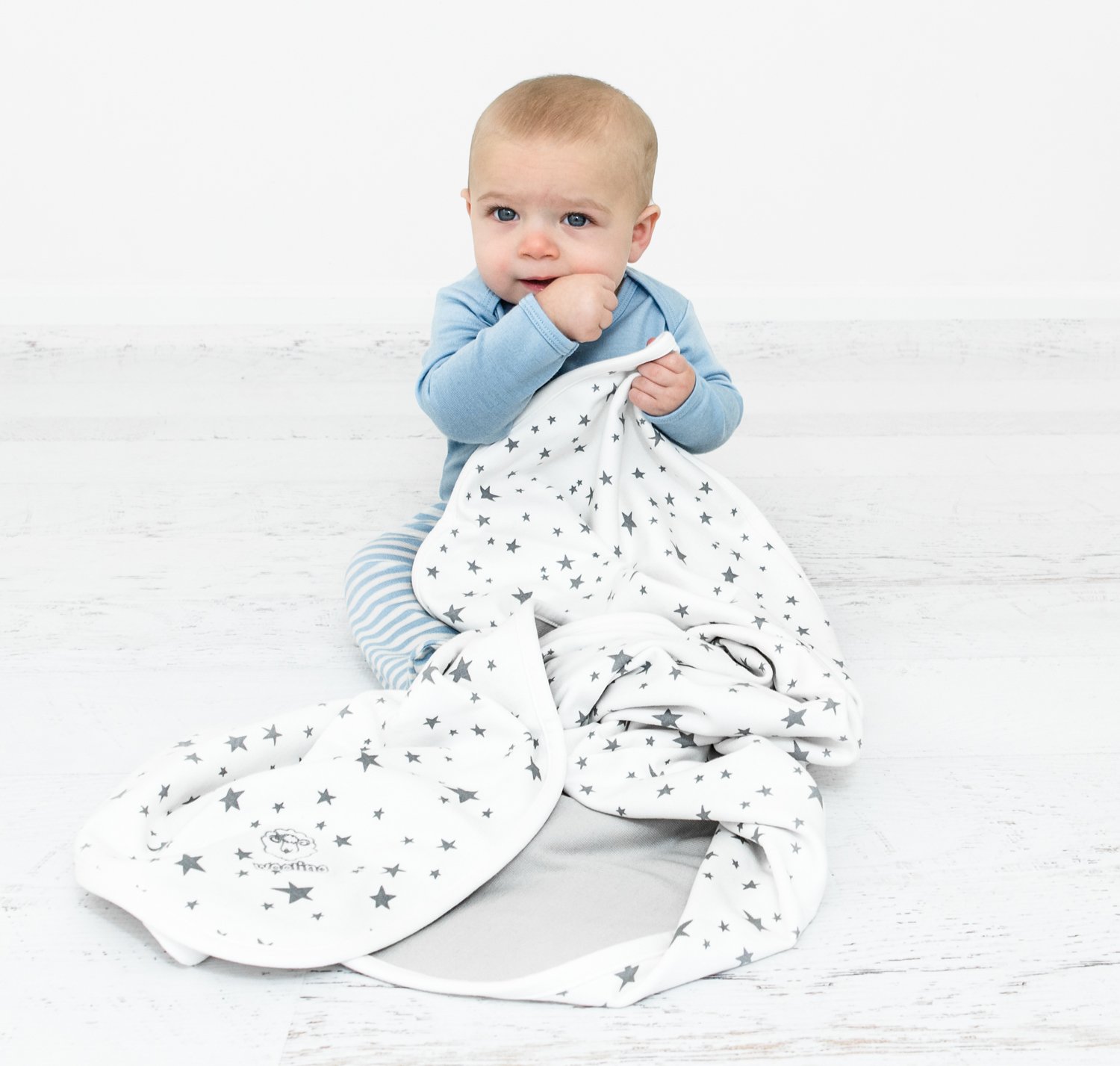 Woolino Toddler Blanket - 100% Merino Wool & Organic Cotton Baby Blanket for Boys & Girls - 4 Season Soft & Breathable Blanket 52.5” x 40” - Gray Stars Design - Perfect for Nursery, Stroller & Travel