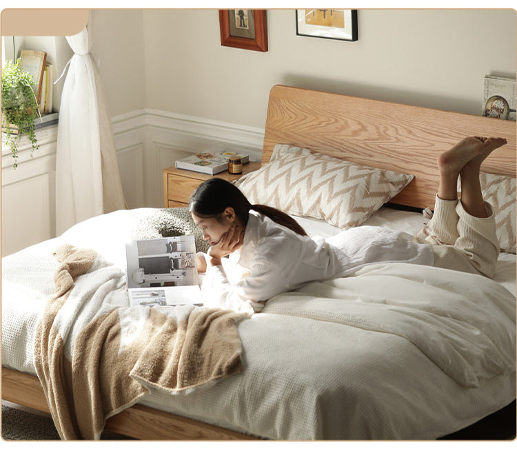 Solid Oak Wood Platform Bed with Bookshelf Headboard - Modern Bedroom Furniture for Small Spaces & Cozy Reading Nook