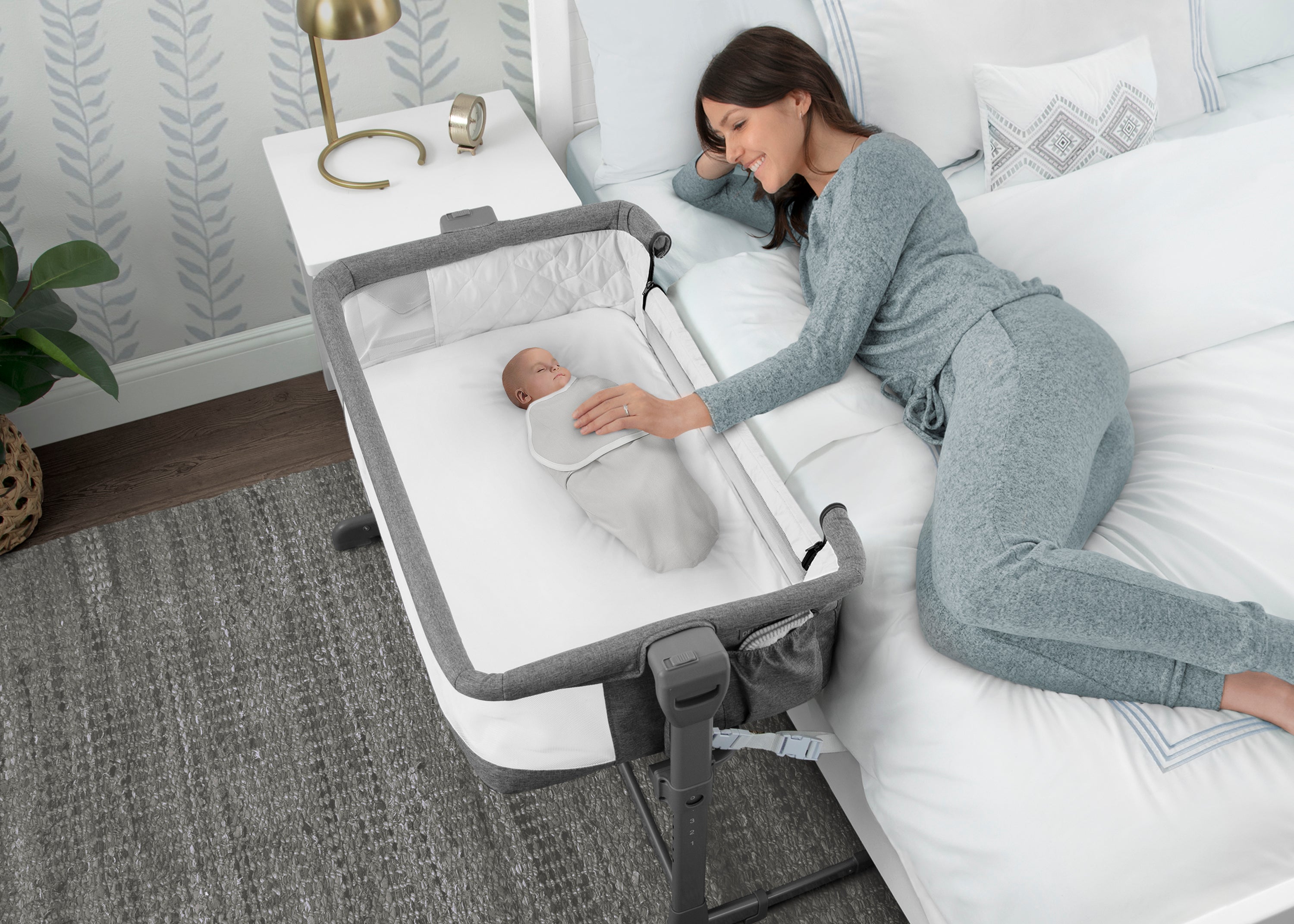 Close2Me Bedside Baby Bassinet - Portable Crib for Newborns & Infants - Adjustable Height Co-Sleeper for Safe Sleeping - Perfect for Nursery, Bedroom & Travel