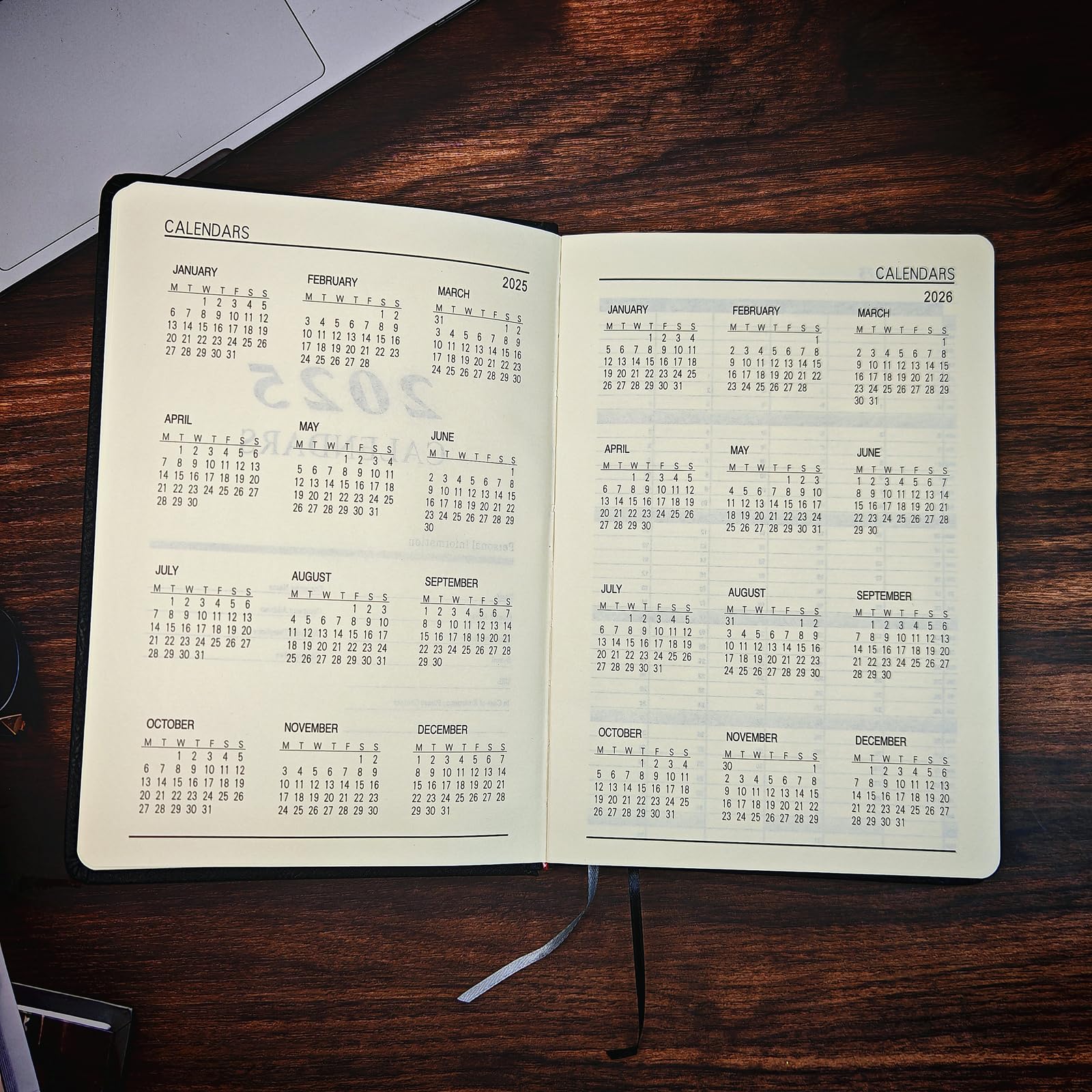2025 A5 Daily Planner - Day Per Page from January to December 2025, Productivity Organizer with Monthly Tabs, Pen Loop & Inner Pocket, 21×14.5cm Green Diary - Perfect for Work, School & Personal Goal Tracking