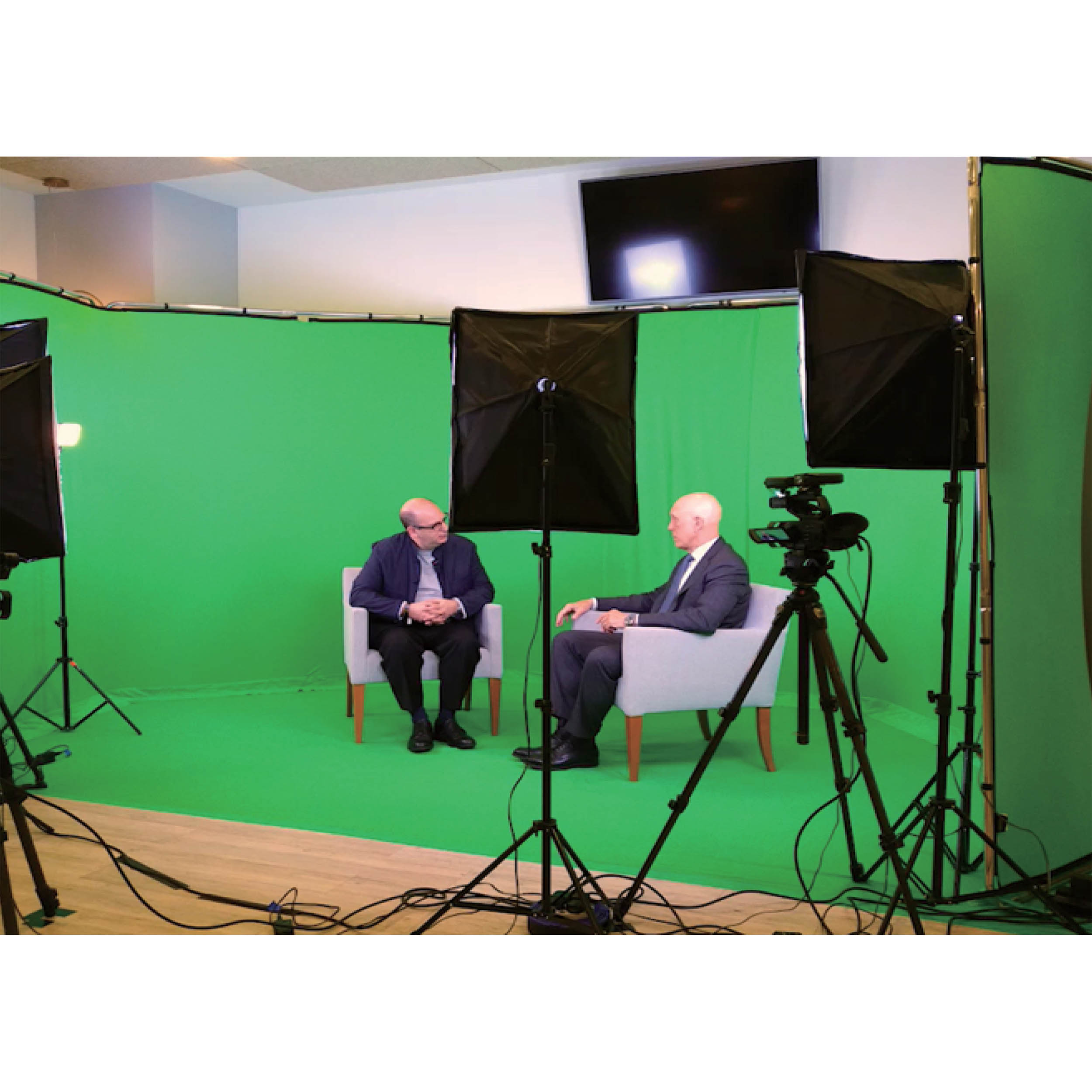 4x2.4m Chroma Key Green Screen Backdrop - Wrinkle Resistant Fabric for Photography & Video Studio - Perfect for YouTube, TikTok, Live Streaming & Virtual Backgrounds