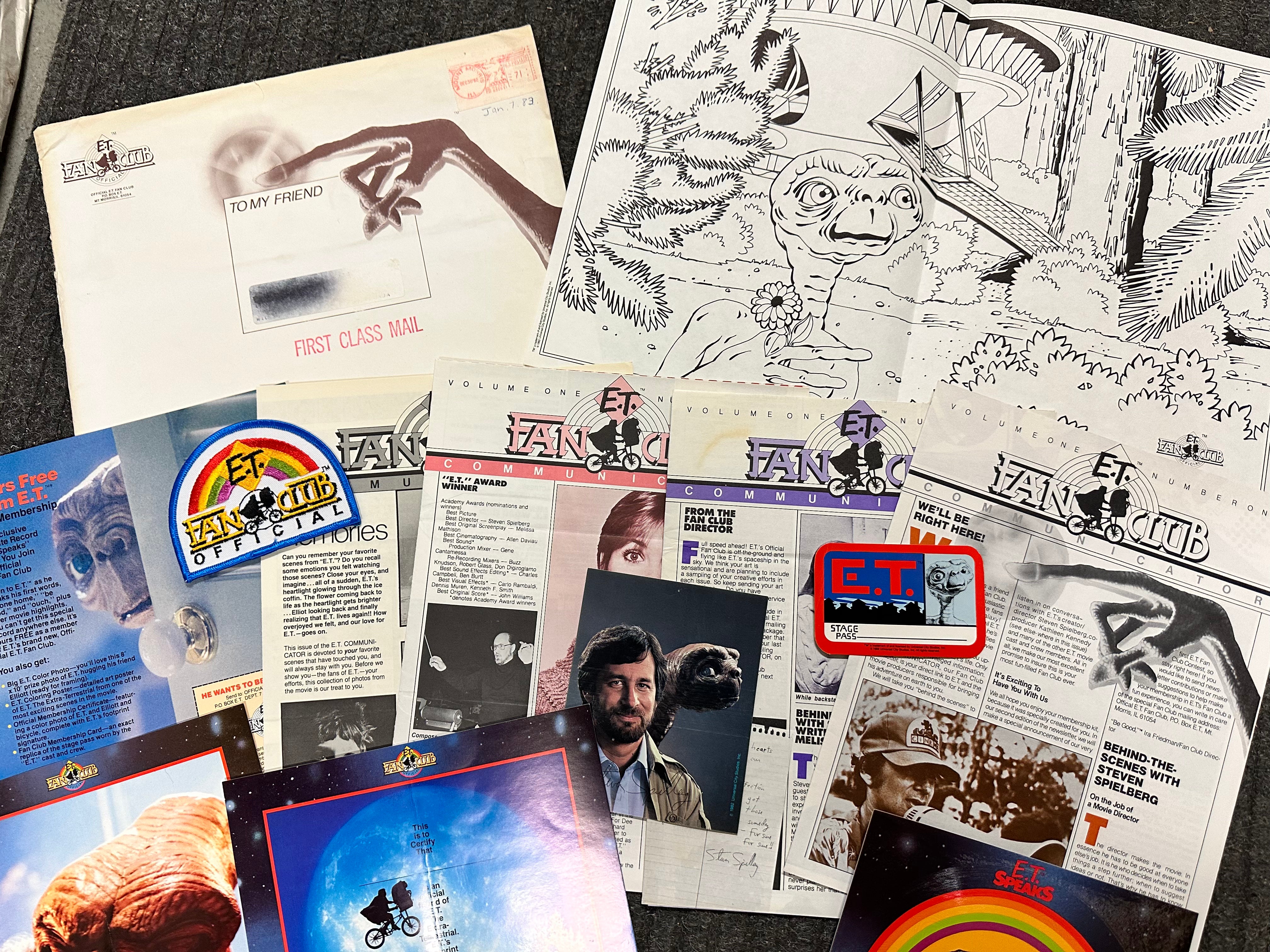 E.T. The Extra-Terrestrial Fan Club Movie Kit 1982-1983 - Collectible Memorabilia for Sci-Fi Fans & Movie Enthusiasts - Perfect for Home Theater Decor, Gift Giving, and Nostalgic Movie Nights