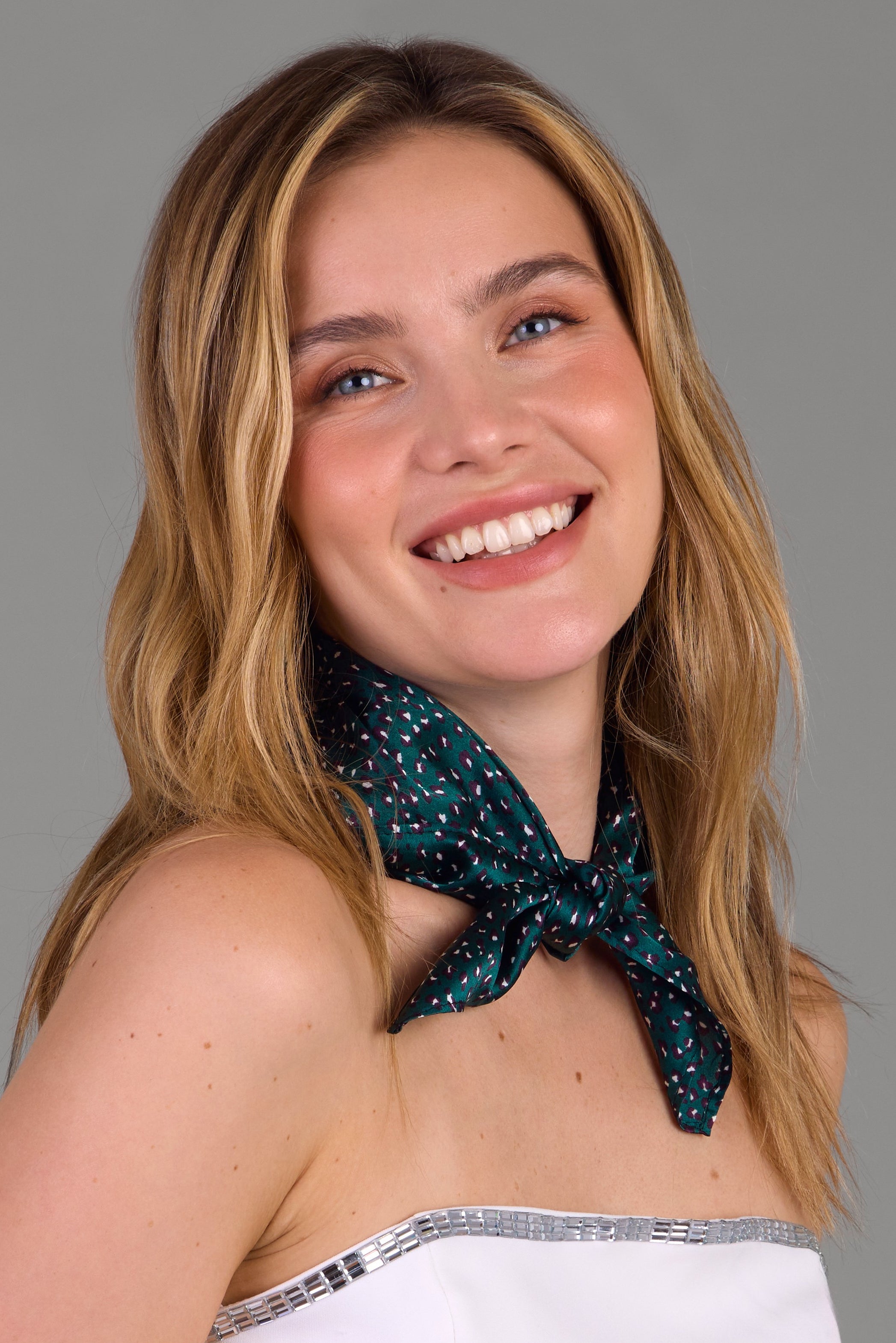 Stylish Silk Bandana with Animal Print - Fashionable Scarf for Women & Men - Perfect for Headwear, Neckwear, and Hair Accessories