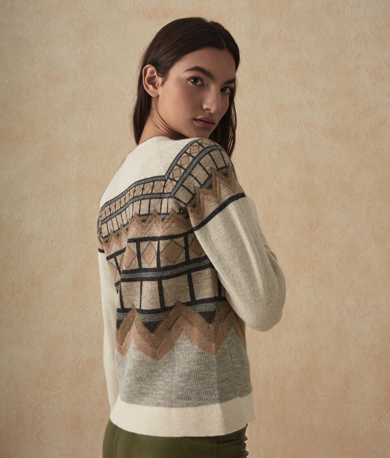 Elegant Jacquard Crewneck Sweater for Women - Soft Knit Pullover for Fall & Winter - Perfect for Office, Casual Outings & Holiday Gatherings