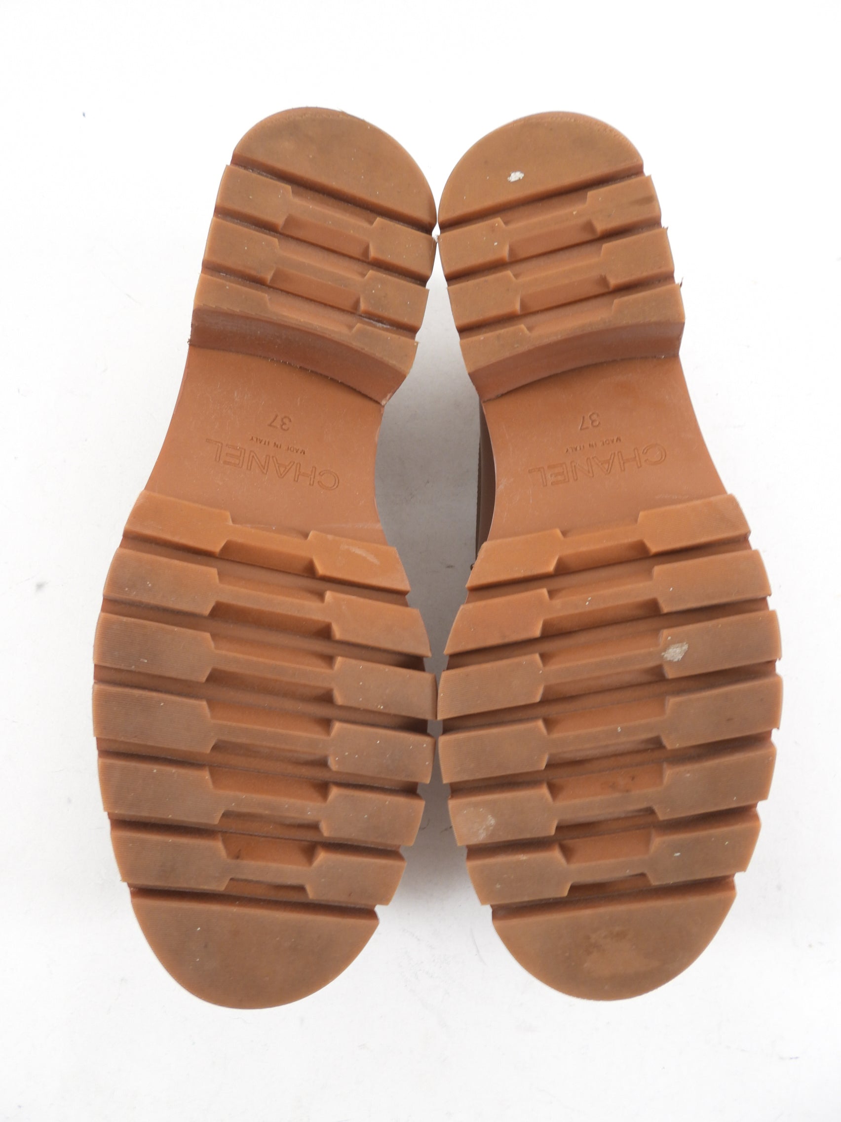 Chanel 2023 Tan Glossed Leather CC Tread Loafers Size 37 - Women's Luxury Designer Shoes for Work, Office & Formal Occasions