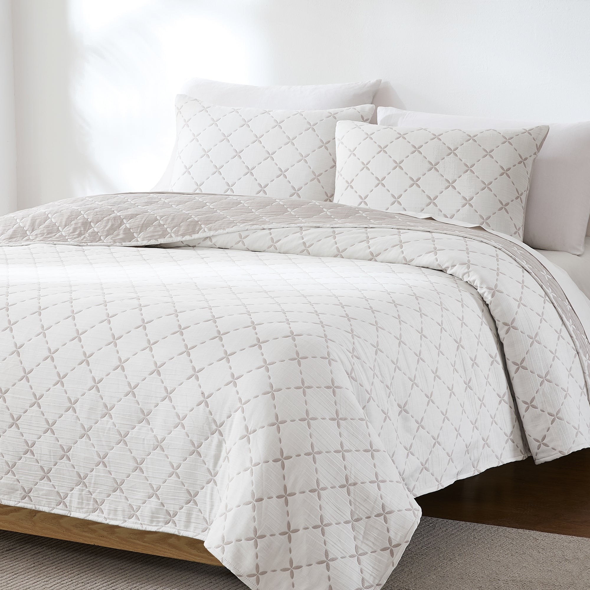Luxury Diamond Leaf Jacquard Reversible Matelasse Coverlet Set - Queen Size Bedspread for Master Bedroom & Guest Room Decor