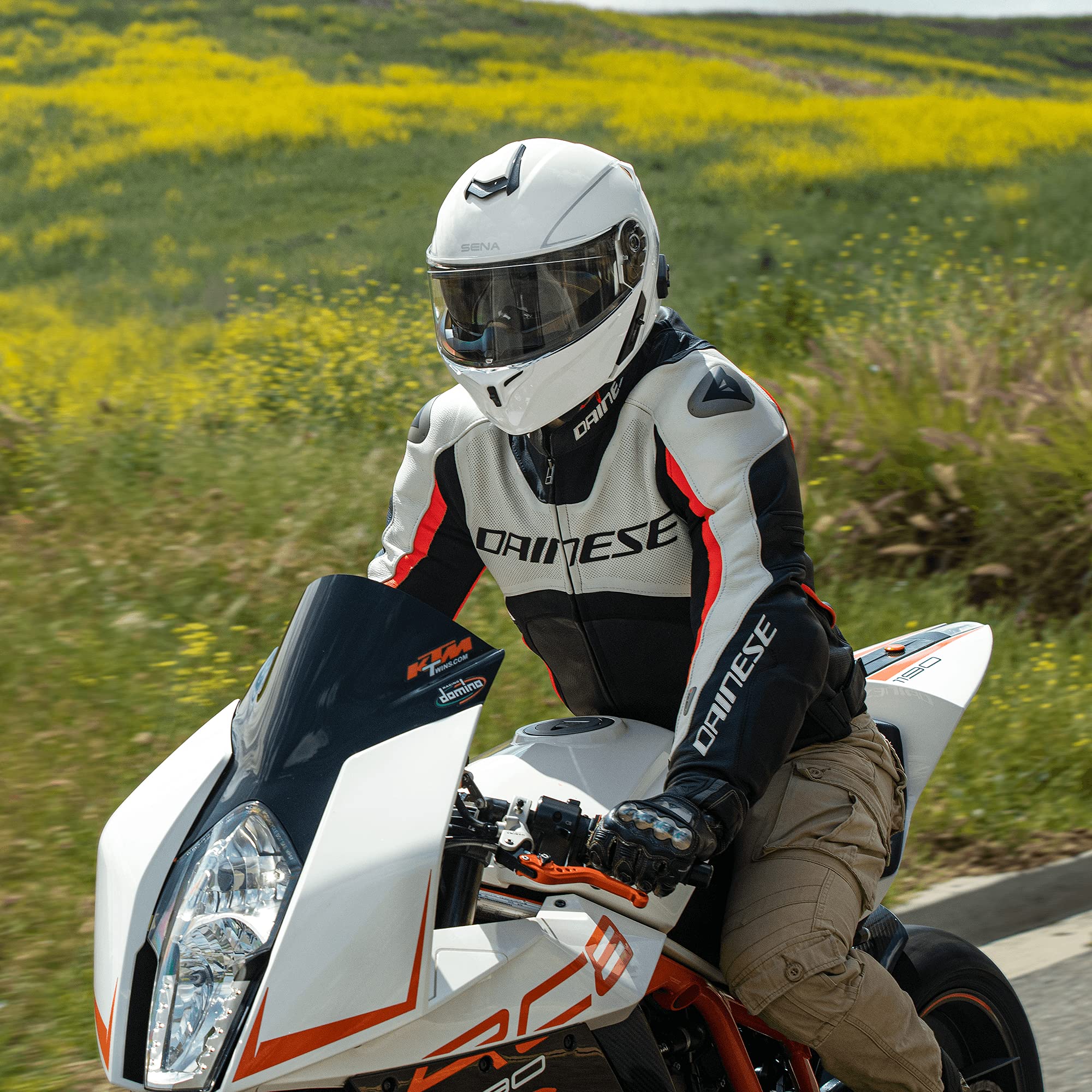 Sena Outrush Bluetooth Modular Motorcycle Helmet with Intercom System - DOT Approved - Wireless Communication for Riders - Perfect for Touring, Commuting & Group Rides