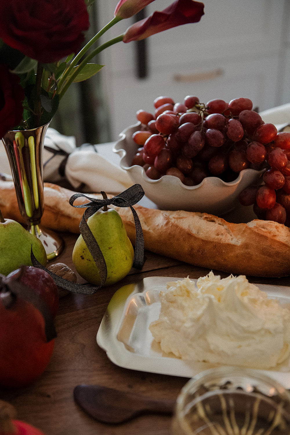 Elegant Silver Plated Serving Tray - Premium Decorative Metal Tray for Dining, Tea Parties & Home Decor - Perfect for Entertaining Guests & Special Occasions