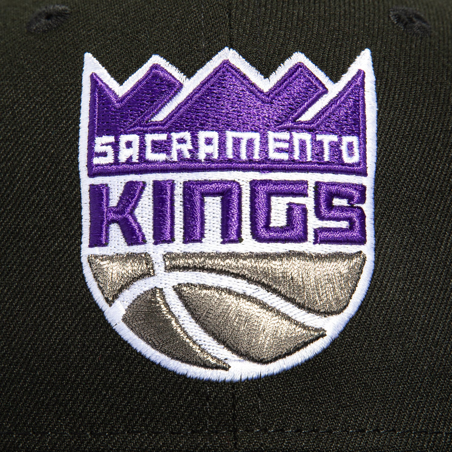 New Era 59Fifty Sacramento Kings 40th Anniversary Patch Snapback Hat - Black NBA Basketball Cap for Men & Women - Perfect for Games, Collecting & Streetwear Fashion
