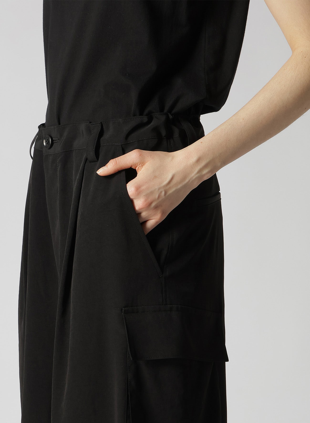 Women's Crepe de Chine Cuffed Hem Cargo Pants - Stylish & Comfortable for Outdoor Adventures, Travel & Casual Wear