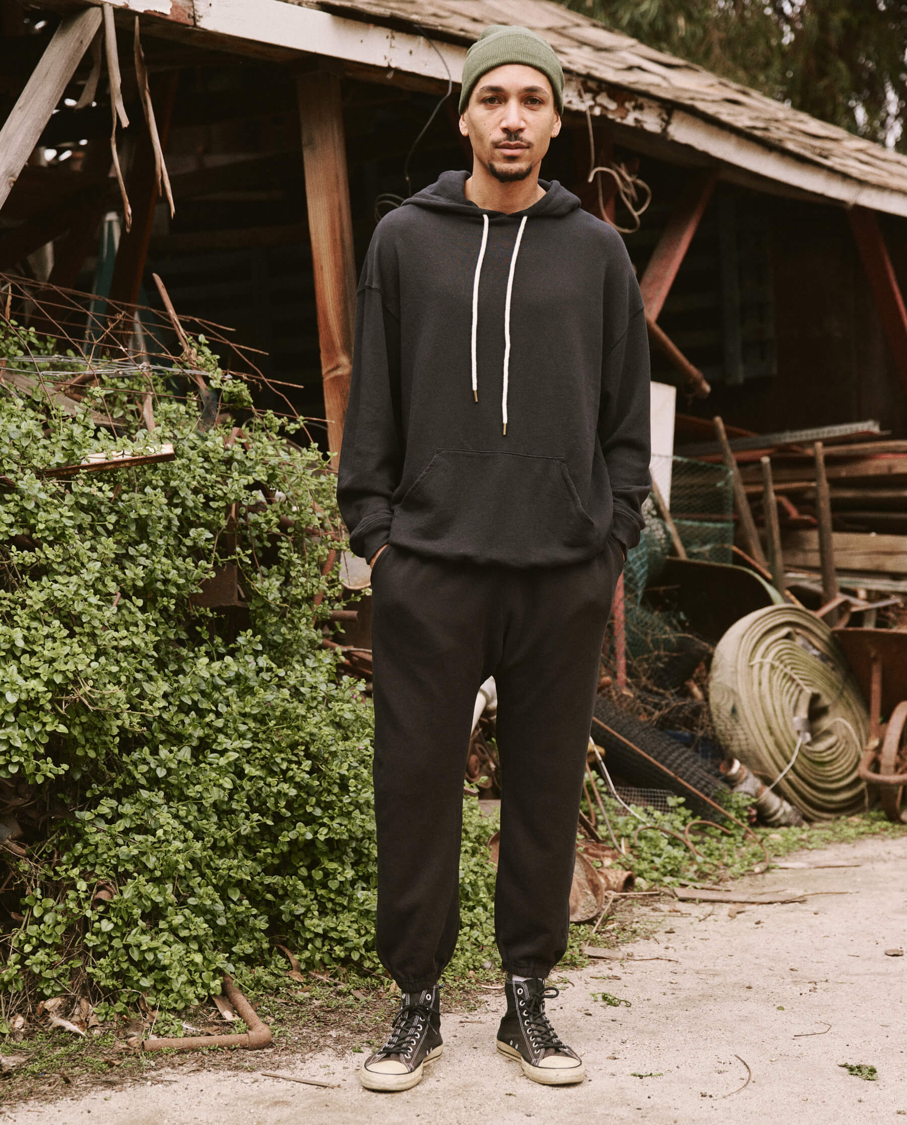 Men's Comfortable Stadium Sweatpants - Almost Black - Perfect for Gym, Lounge & Casual Wear
