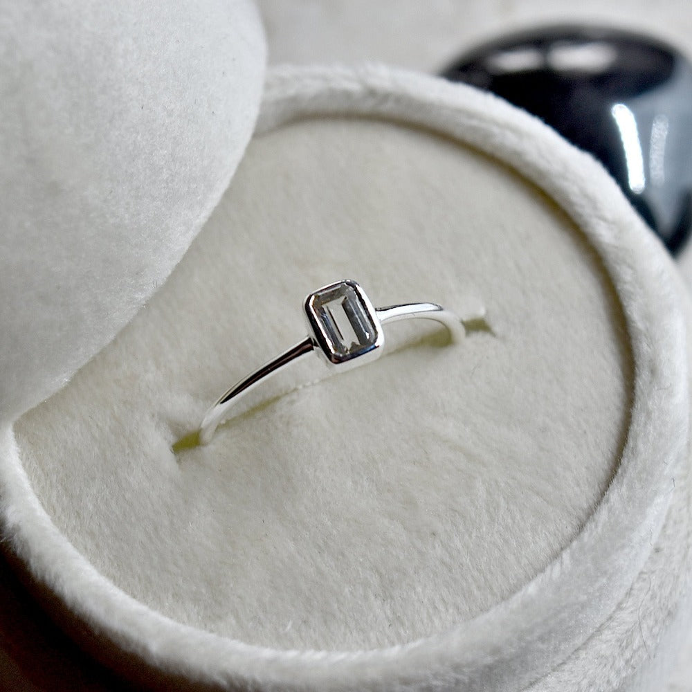 Emerald Cut White Topaz Ring for Women - Elegant Solitaire Engagement Wedding Band - Perfect for Bridal, Anniversary & Special Occasions