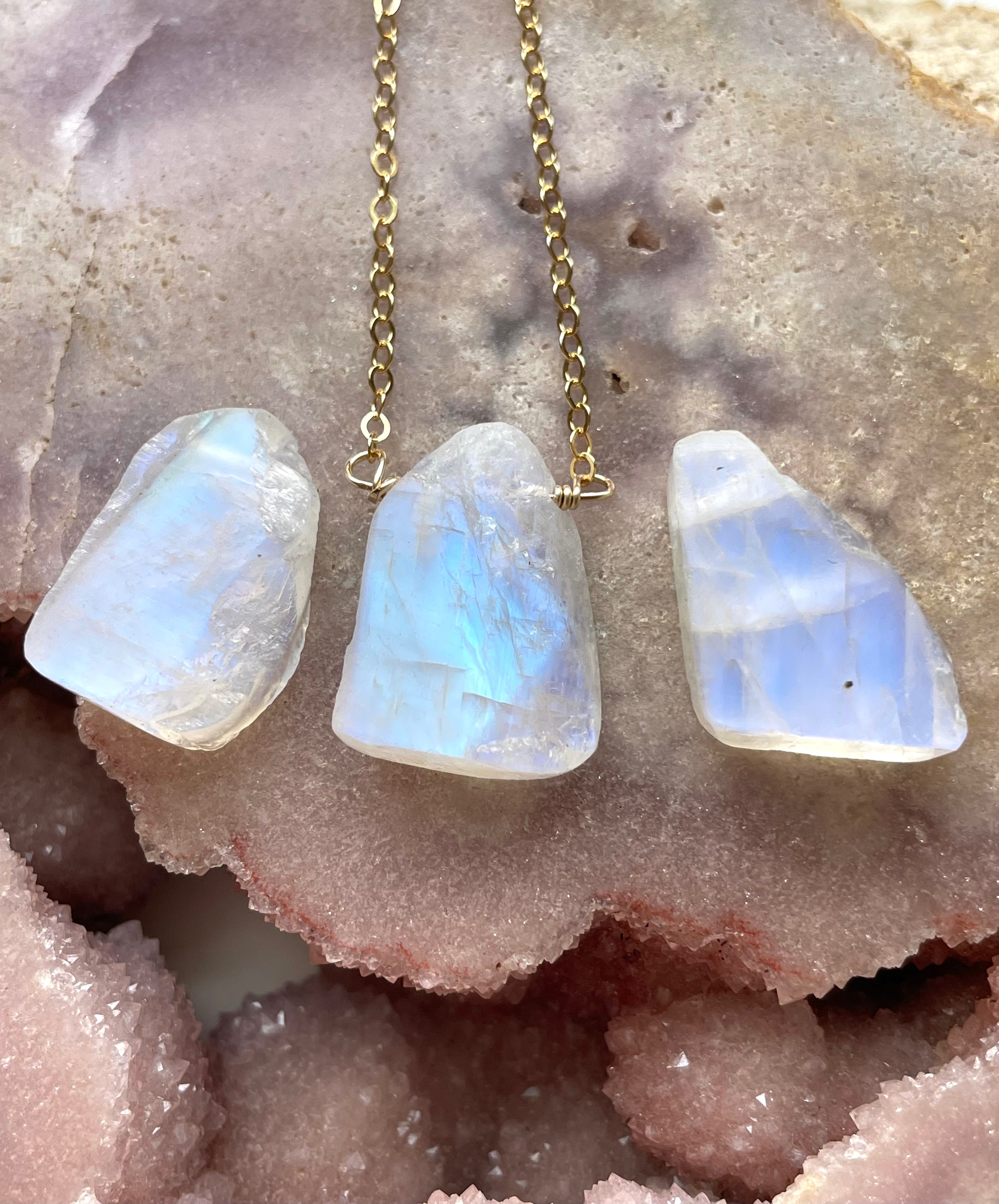 Natural Rainbow Moonstone Crystal Necklace - Healing Stone Jewelry for Women, Spiritual Protection & Positive Energy - Perfect for Meditation, Yoga & Everyday Wear