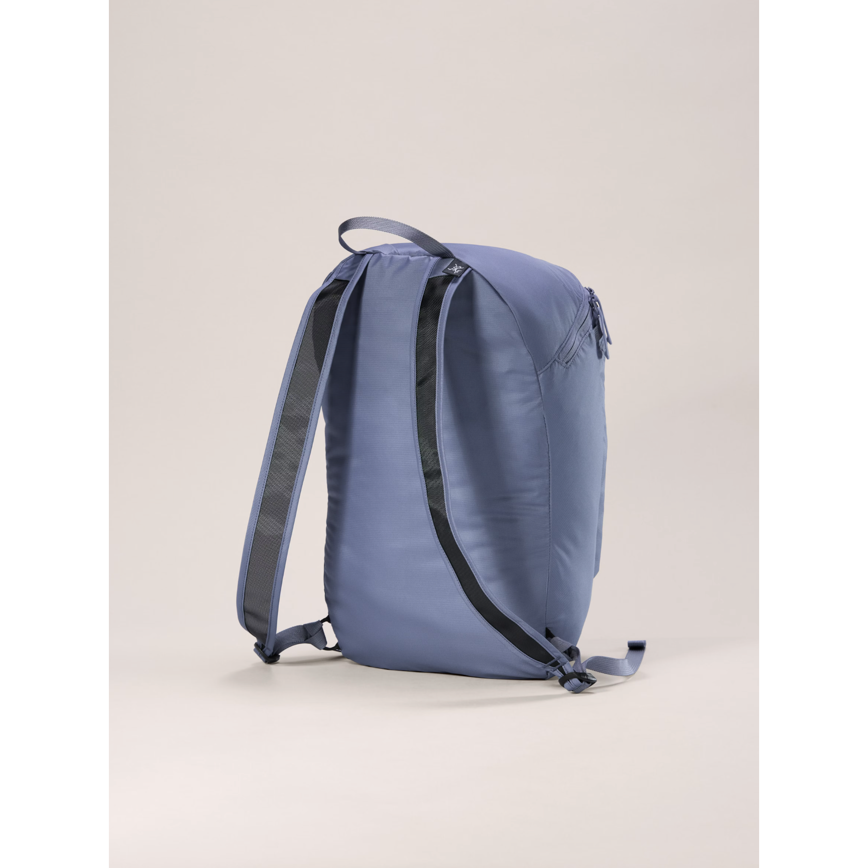 Arc'teryx Heliad 15L Backpack - Lightweight Hiking Daypack for Men & Women - Water-Resistant Outdoor Gear for Camping, Travel & Daily Commute