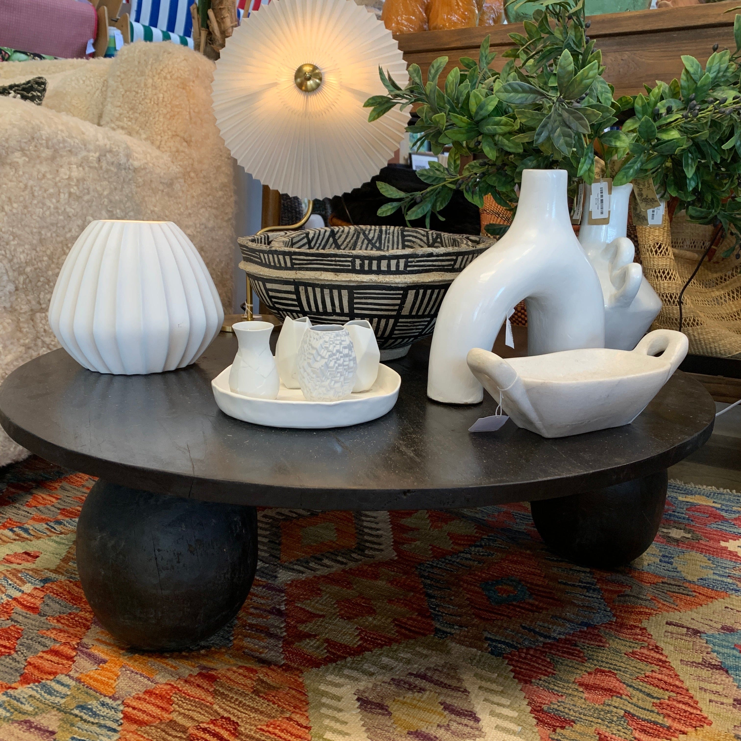 Modern Round Bun Leg Coffee Table - Stylish & Sturdy Living Room Centerpiece for Small Spaces, Apartments & Cozy Homes