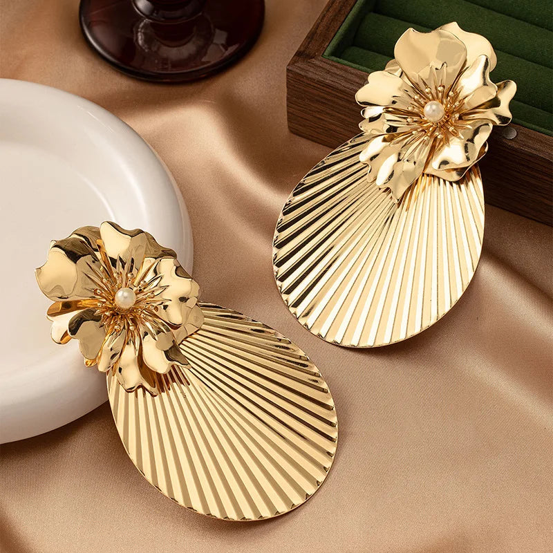 24K Gold Plated Flower Pendant Necklace for Women - Elegant Jewelry Gift for Birthday, Anniversary & Valentine's Day - Perfect for Parties, Weddings & Special Occasions