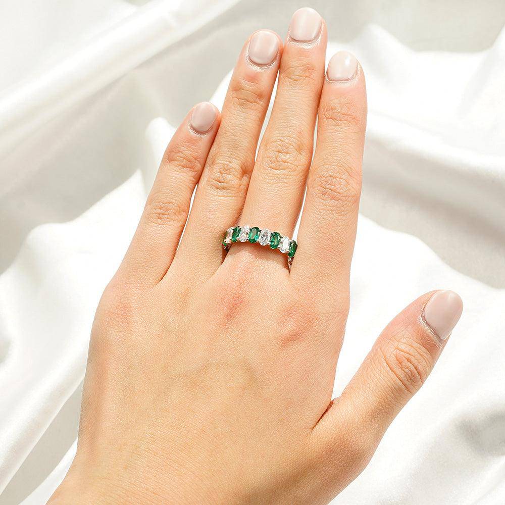 6.6 CT Lab Grown White Sapphire & Green Emerald Gemstone Ring - Elegant Wedding Band, Anniversary Gift for Her, Perfect for Engagement & Special Occasions