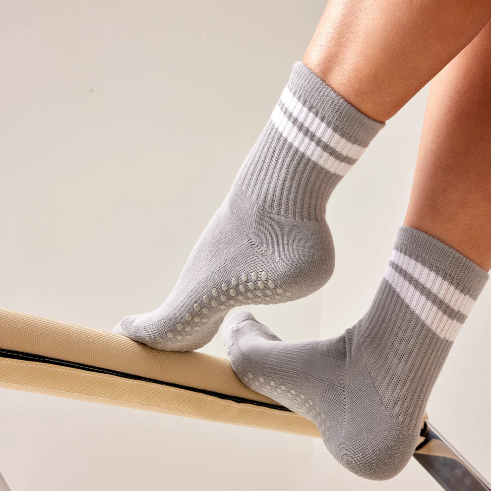 Non-Slip Grip Socks for Yoga, Pilates & Barre - Anti-Skid Workout Socks with Traction for Women & Men - Perfect for Dance, Gym & Home Exercise