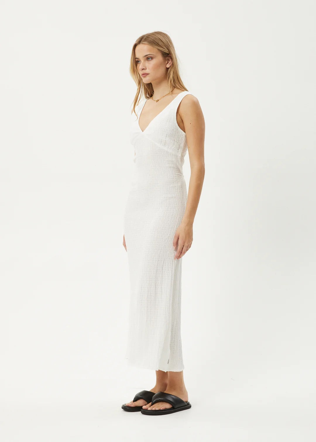 Focus Seersucker Maxi Dress for Women - Flowy Summer Beach Dress in White | Perfect for Vacations, Weddings & Outdoor Events