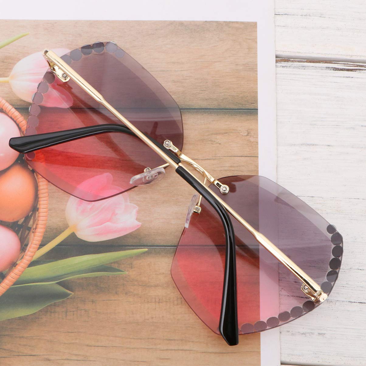 1pc Creative Party Sunglasses - Fun Lovely Small Fashion Eyewear for Women & Men - Perfect for Halloween, Costume Parties, and Festive Events