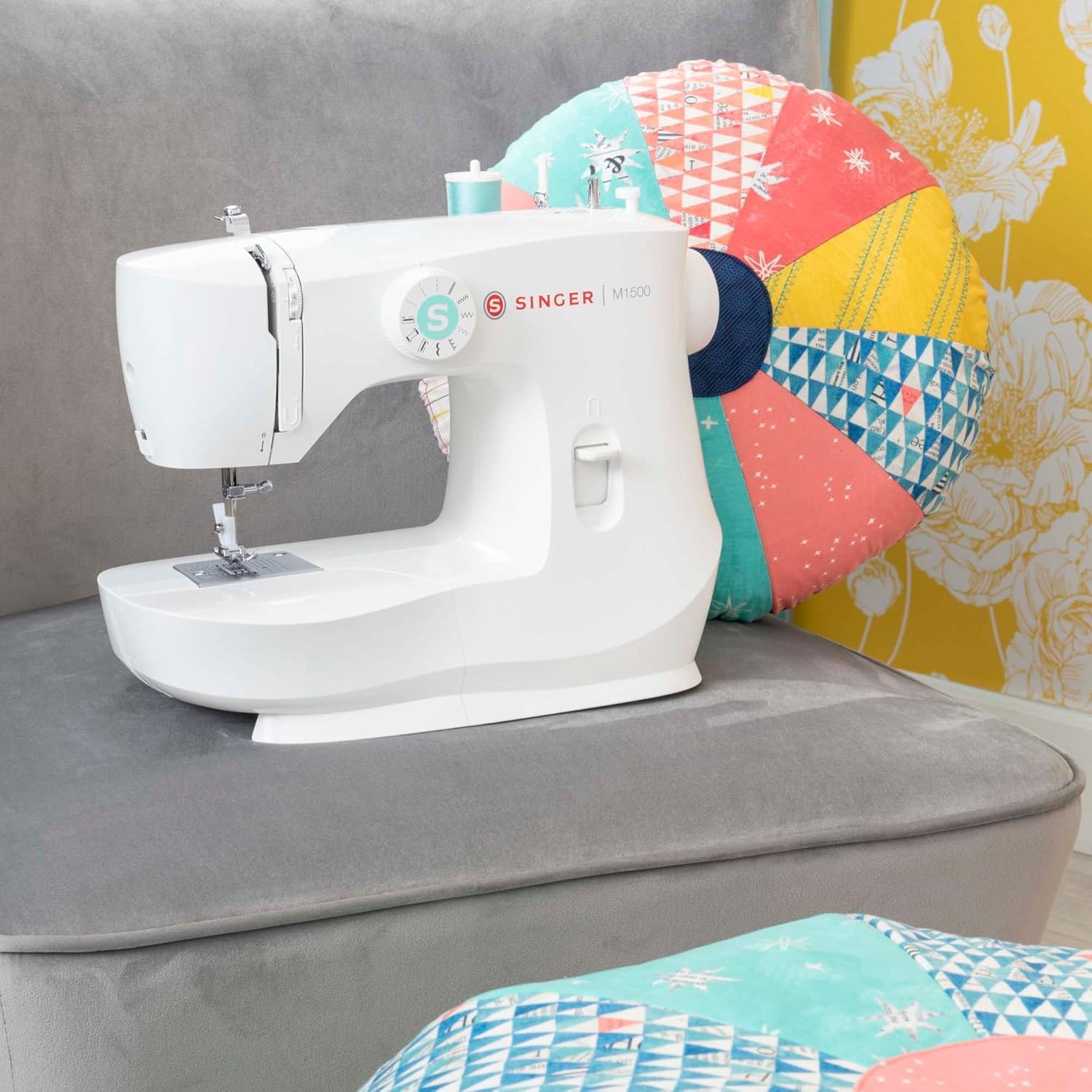 SINGER M1500 Lightweight Portable Sewing Machine with 57 Stitch Patterns, LED Light & Buttonhole Function | Complete Accessory Kit Included | Perfect for Quilting, DIY Crafts, Clothing Repair & Home Mending Projects