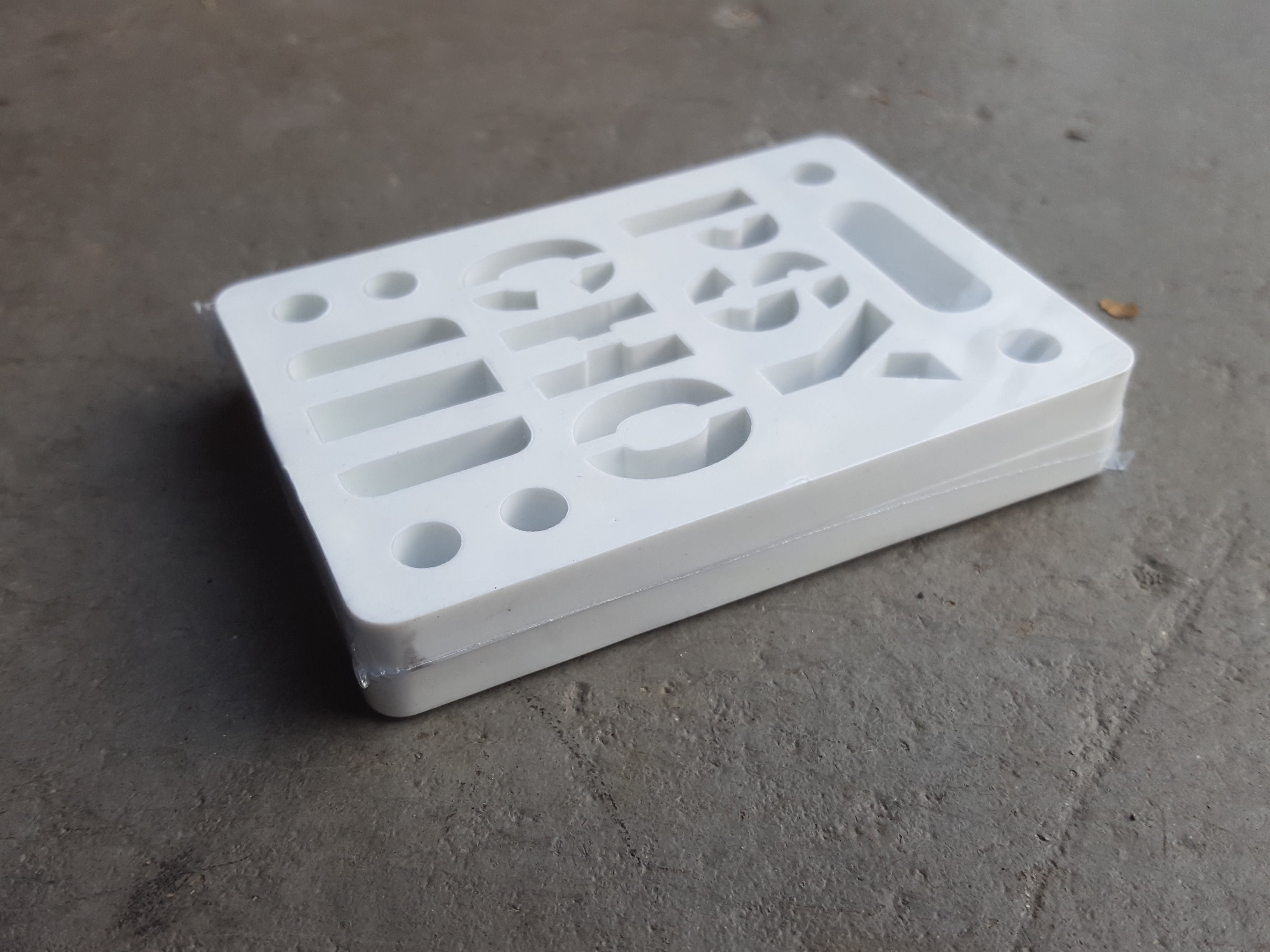 1/4 Inch White Riser Pads for Guitar & Bass - Psycho Risers - Perfect for Amplifying Sound & Reducing Feedback - Ideal for Live Performances & Studio Recordings