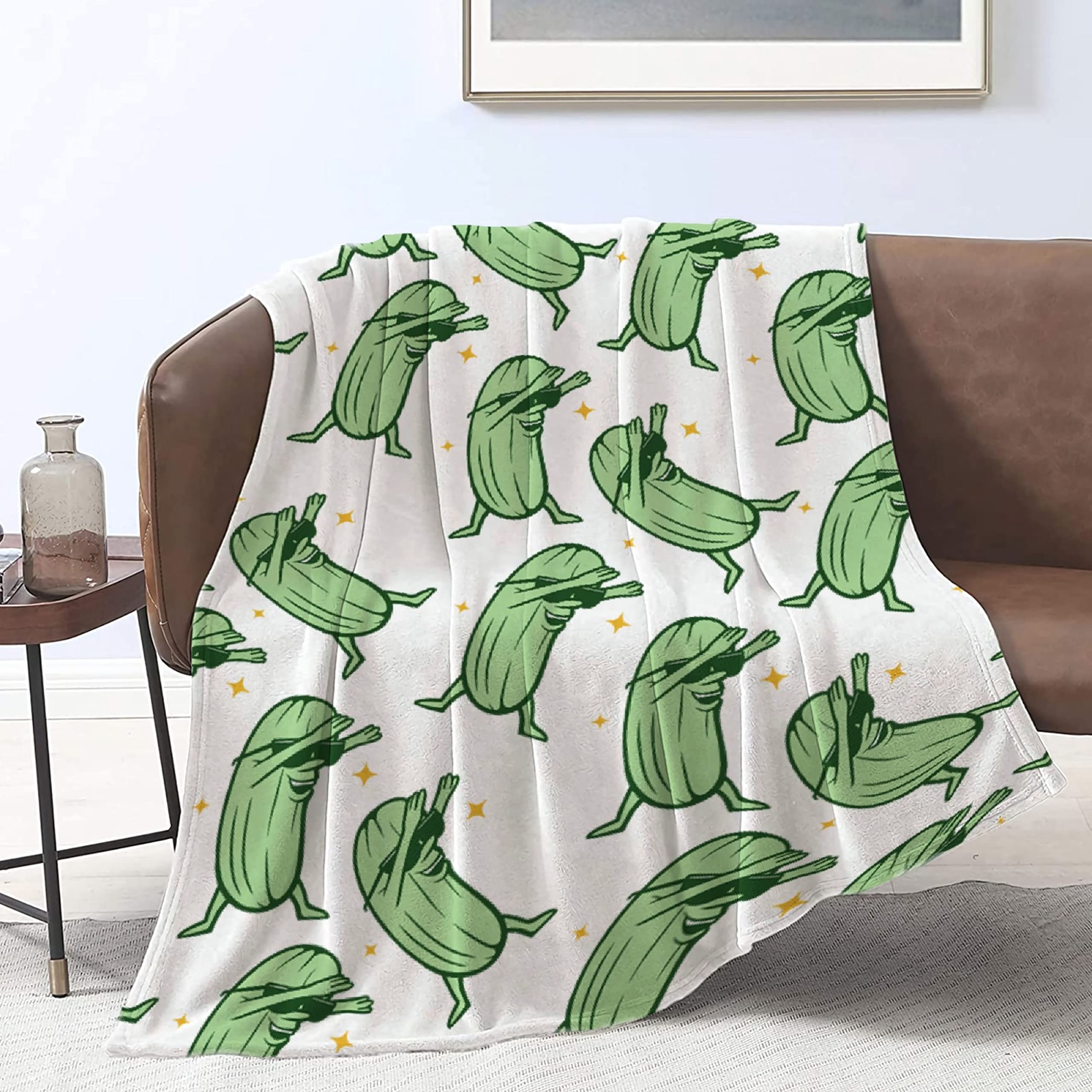 Pickle Throw Blanket - Ultra Soft Flannel Fleece Blanket for Gifts | Plush Lightweight Cozy Blanket for Couch, Sofa & Bed | All Season 80x60 Inch Blanket for Adults | Perfect for Movie Nights, Camping & Home Decor