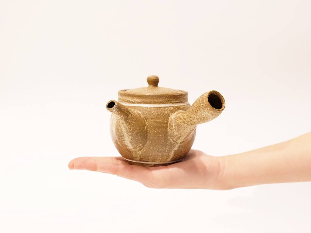 Premium Kyusu Japanese Teapot by Yukikatsu Isobe - Authentic Ceramic Green Tea Pot with Built-in Strainer - Perfect for Loose Leaf Tea Brewing at Home, Office or Tea Ceremonies