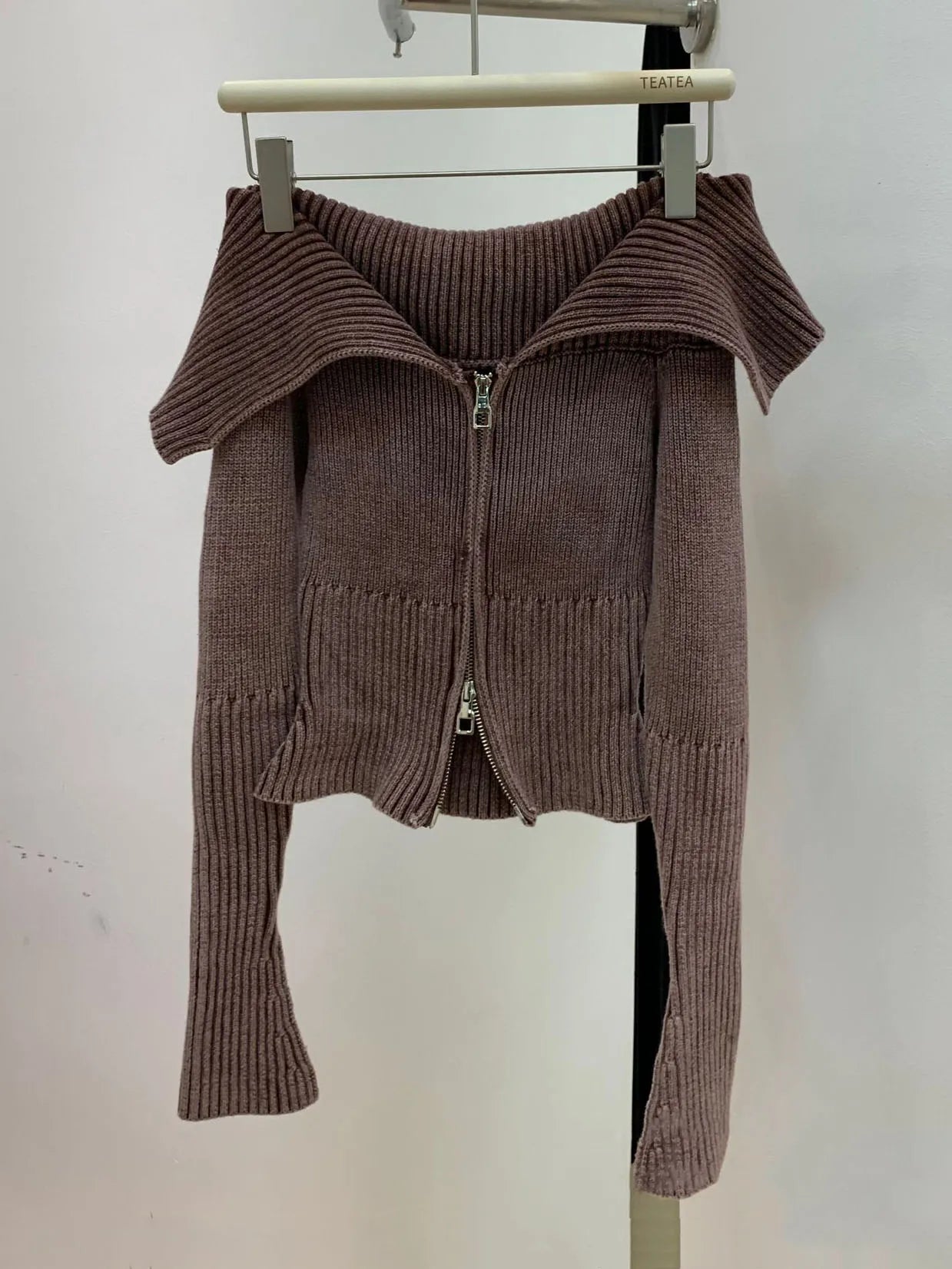 Y2K Knitted Women's Cardigan Sweater - Slim Fit Cropped Top with Turn-Down Collar & Double Zippers | Fall Fashion for Casual Outfits, Date Nights & Streetwear Looks