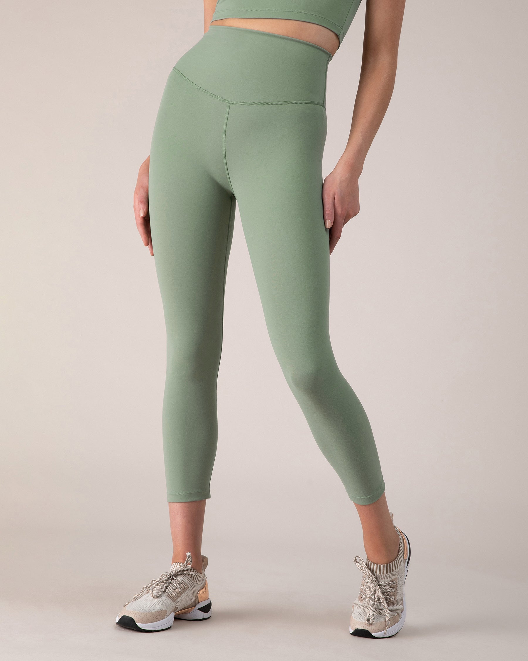 BLOCH Women's 3/4 Length Dance Leggings - Stretchy Yoga Pants for Ballet, Jazz & Workout - Perfect for Dance Class, Gym & Everyday Wear
