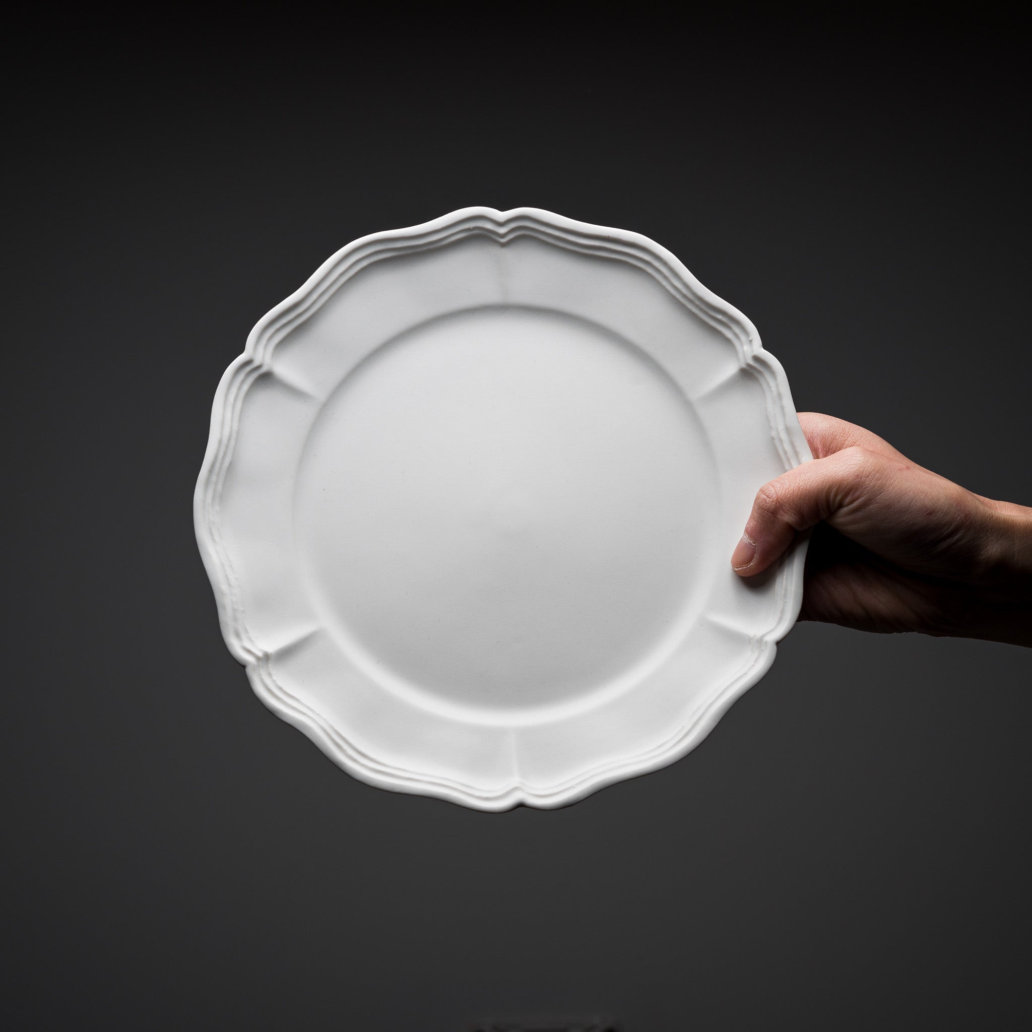 USUKI Ware Handmade Rinka Rim Plate - 22cm Japanese Ceramic Dinner Plate for Sushi, Desserts & Appetizers | Elegant Tableware for Restaurants & Home Dining