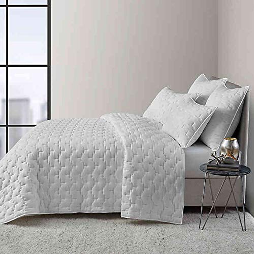 O&O by Olivia & Oliver White King Size Quilt - Premium Soft Bedding Set for Luxury Comfort - Perfect for Master Bedrooms, Guest Rooms & Cozy Winter Nights