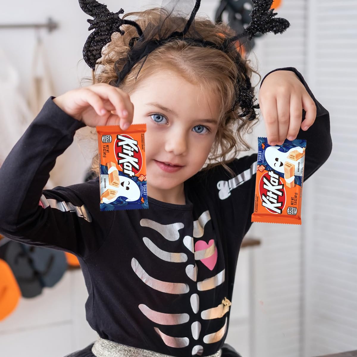 KATIES KANDY KORNER KitKat Milk Chocolate Candy Bars - Cinnamon Flavored Ghost Toast (1.5oz Each, Pack of 8) | Halloween Treats, Party Favors, Gift for Ghost Lovers | Perfect for Trick-or-Treating, Movie Nights & Spooky Celebrations
