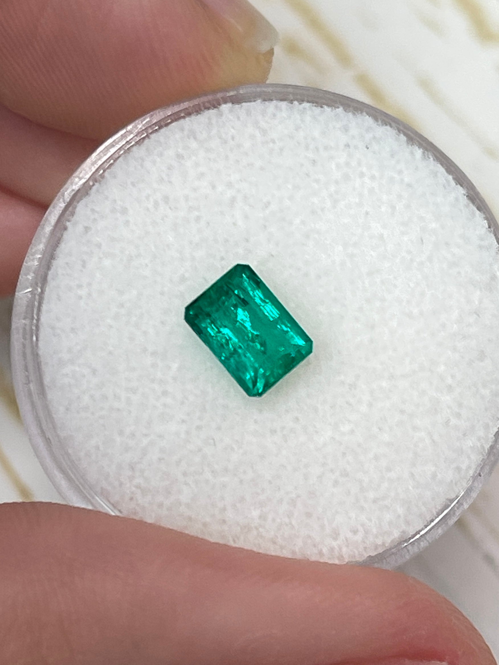 0.80 Carat 6.5x5mm Colombian Emerald Loose Gemstone - Emerald Cut for Jewelry Making, Engagement Rings & Fine Jewelry Designs