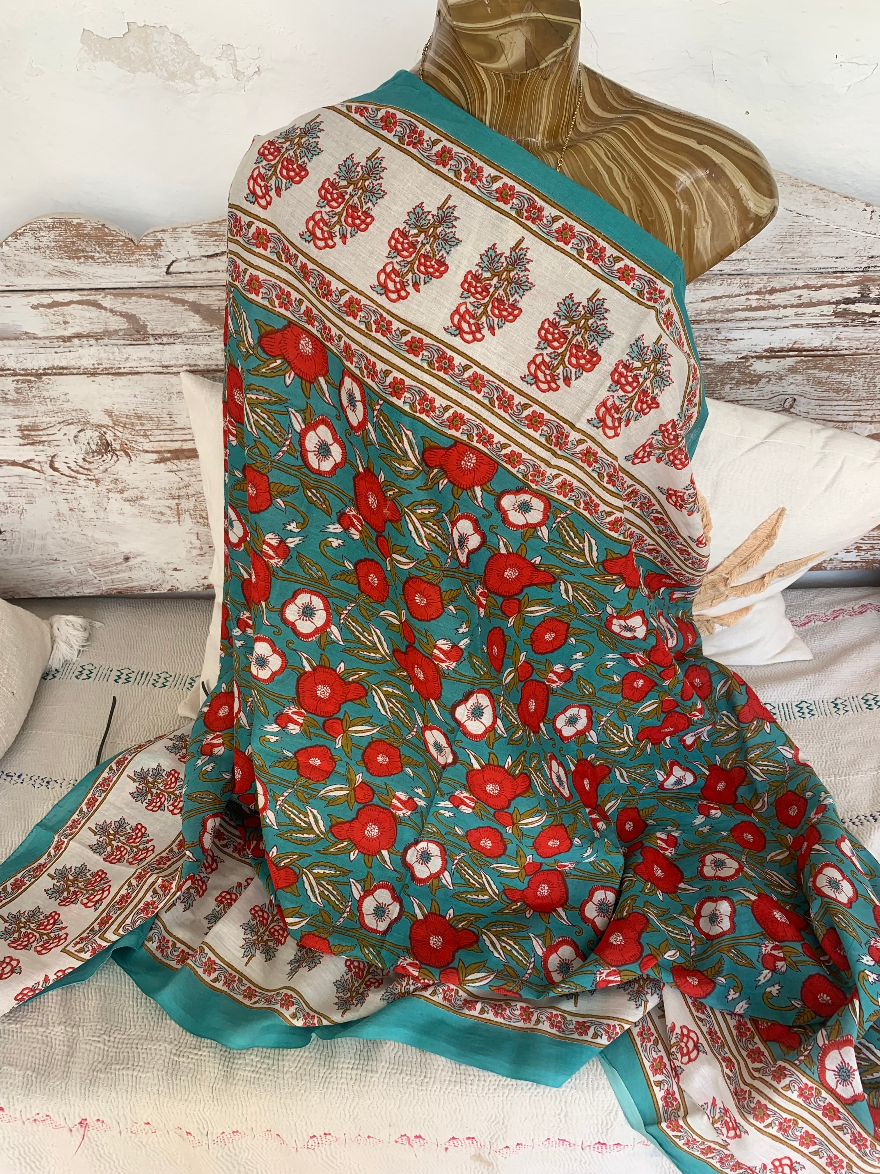 Stylish Cotton Sarong Pareo - Soft Beach Wrap & Shawl for Women | Summer Vacation, Poolside Lounging, Tropical Getaways