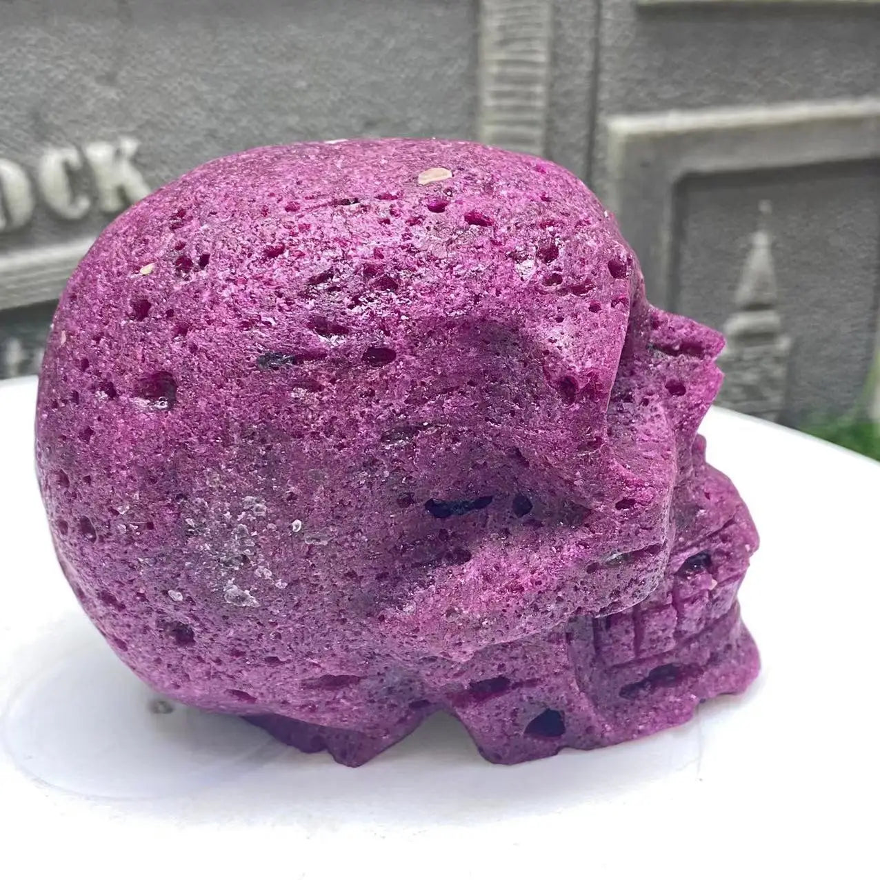 Natural Ruby Skull Crystal - Healing Meditation Stone for Positive Energy, Spiritual Decor & Unique Gift Idea for Yoga, Reiki, Feng Shui & Home Decoration