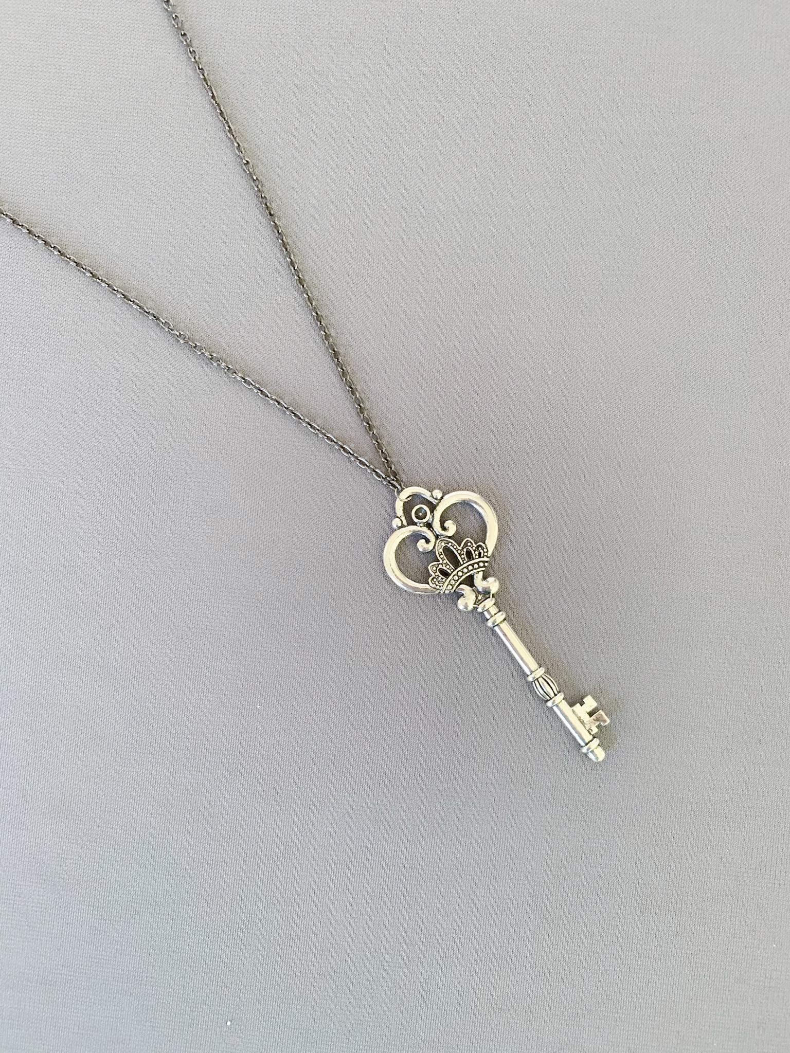 Antiqued Silver Skeleton Key Pendant Necklace - 27 Inch Dark Grey Chain for Women, Vintage Style Jewelry Gift - Perfect for Parties, Weddings & Everyday Wear