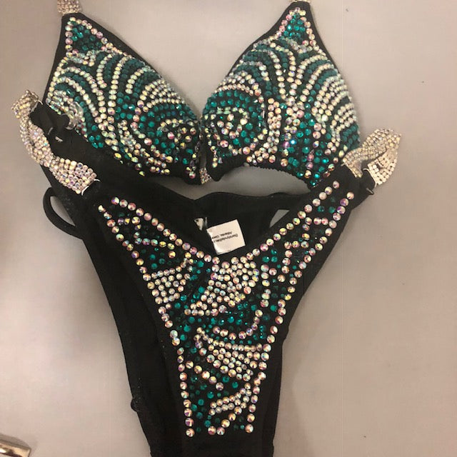Elegant Green Rhinestone Figure Skating Dress - Sparkling Performance Costume for Ice Skating Competitions & Shows