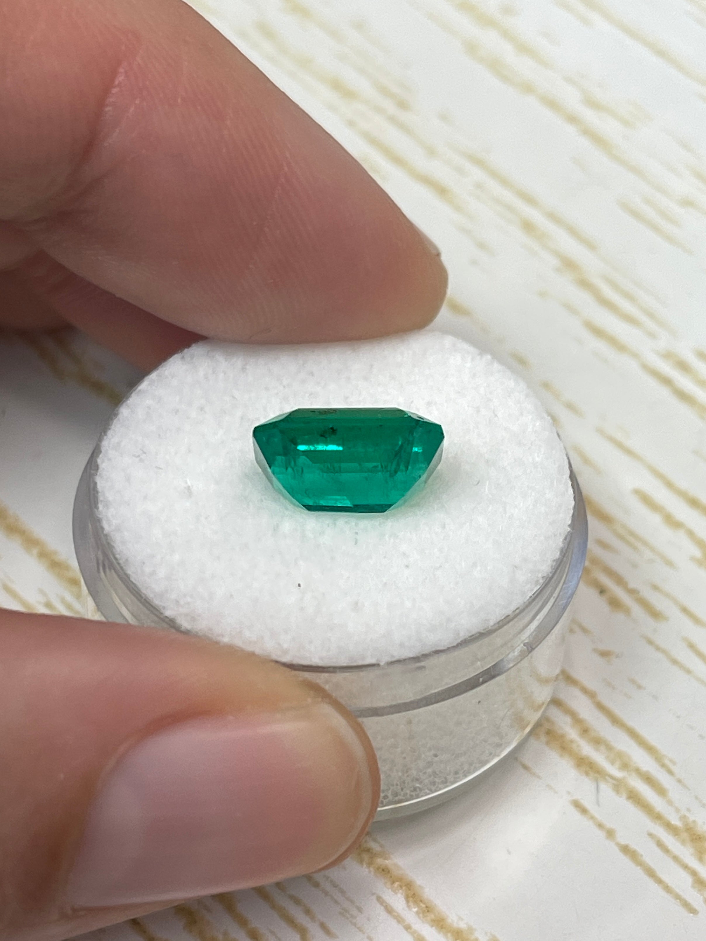 3.72 Carat 11x9mm AAA+ Perfect Green Freckled Natural Loose Colombian Emerald Cut Gemstone for Jewelry Making, Engagement Rings & Luxury Gifts