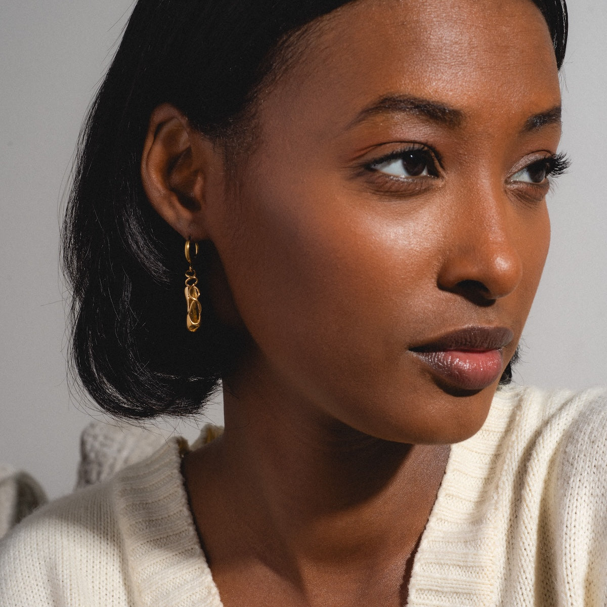 Ballet Charm Huggie Earrings - Elegant Dainty Hoop Earrings for Women, Perfect for Ballet Dancers, Dance Performances & Special Occasions
