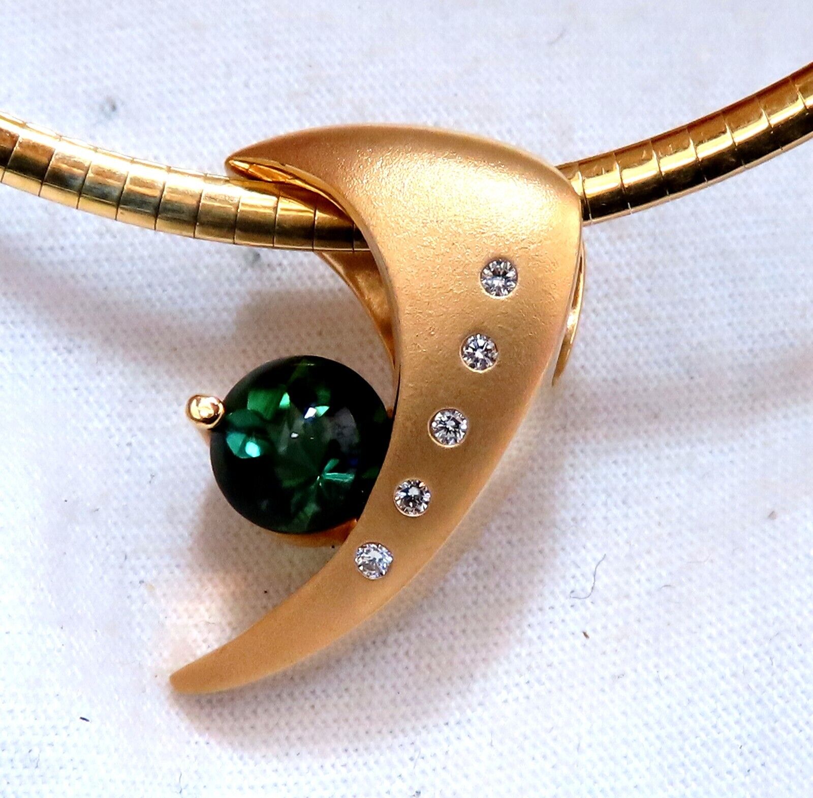 3ct Natural Green Round Tourmaline Mod Deco Necklace Omega 14kt Gold - Elegant Jewelry for Women, Perfect for Weddings, Parties & Special Occasions