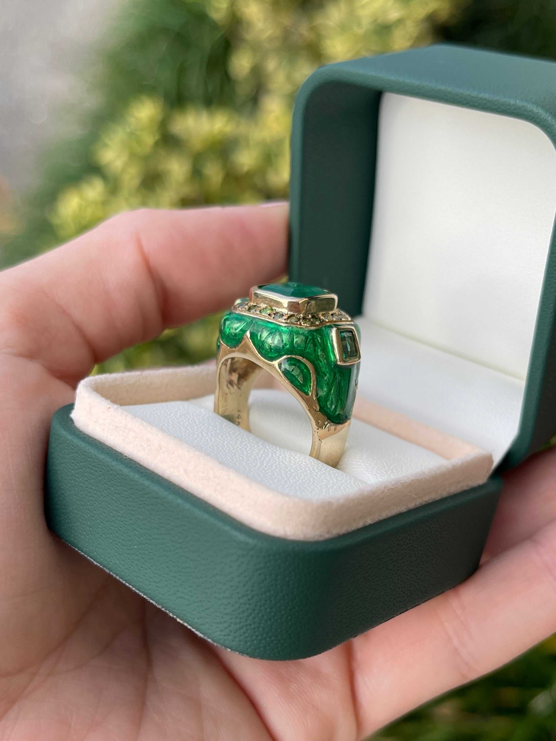 5.30 Carat Colombian Emerald & Diamond Men's Ring in 14K Gold with Enamel - Luxury Wedding Band, Anniversary Gift for Him, Perfect for Special Occasions