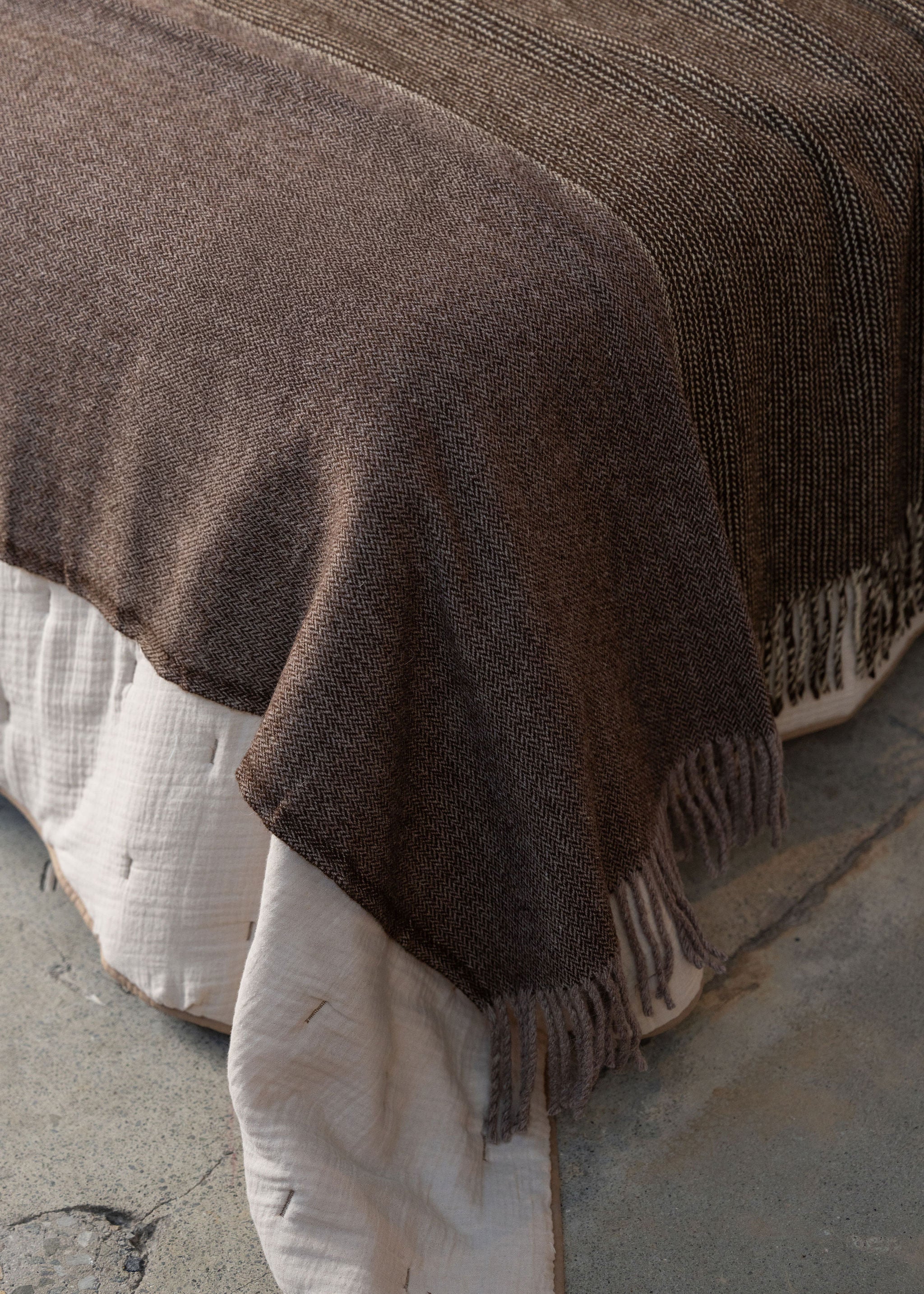 Premium Zêzere Wool Bed Cover - Soft & Warm Brown Blanket for Winter - Cozy Home Decor & Bedroom Essentials for Cold Nights