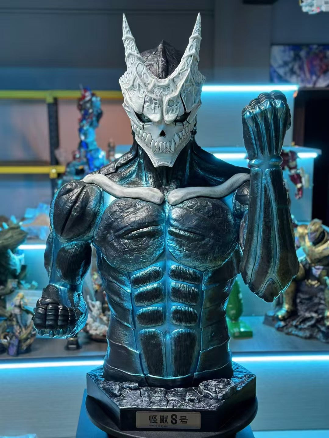 QZ Studio Kaiju No. 8 Action Figure - Collectible Japanese Monster Anime Model for Display & Gifts | Perfect for Anime Fans, Home Decor, and Cosplay Props