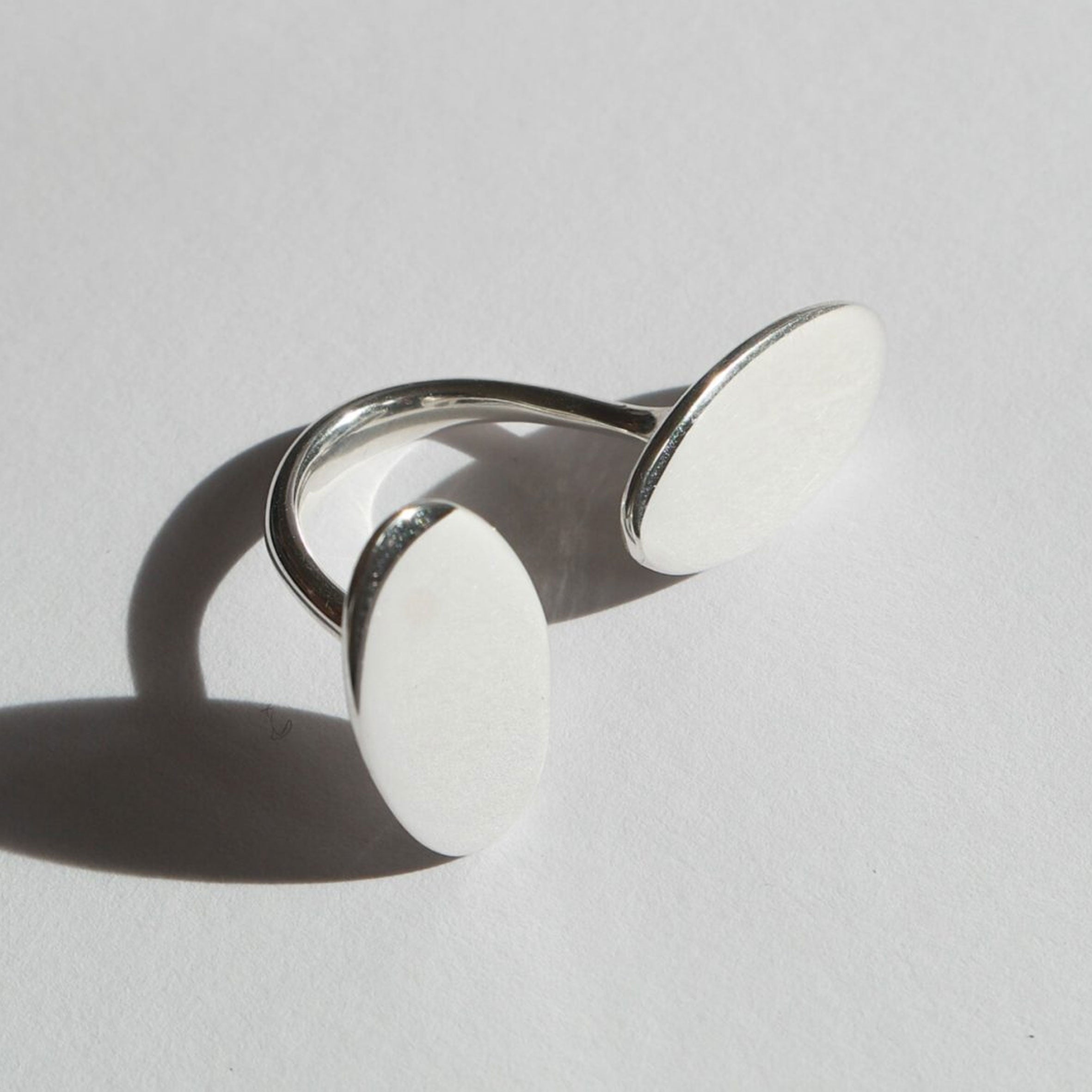 Oval Pearl Sling Ring - Elegant Adjustable Finger Ring for Women, Perfect for Daily Wear, Parties, and Special Occasions