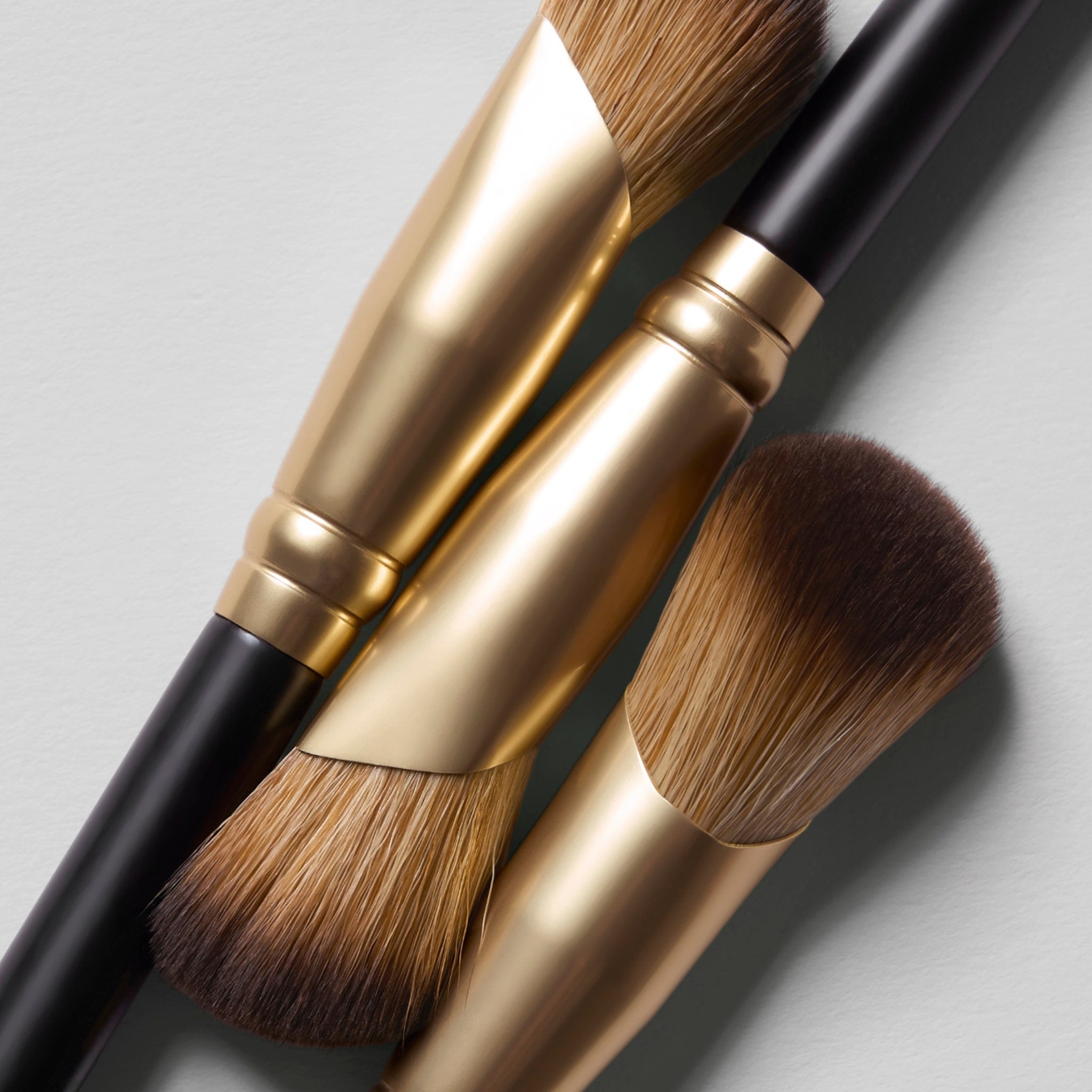 Angled Precision Concealer Brush - Professional Makeup Brush for Flawless Coverage - Perfect for Contouring, Highlighting & Under Eye Concealer Application