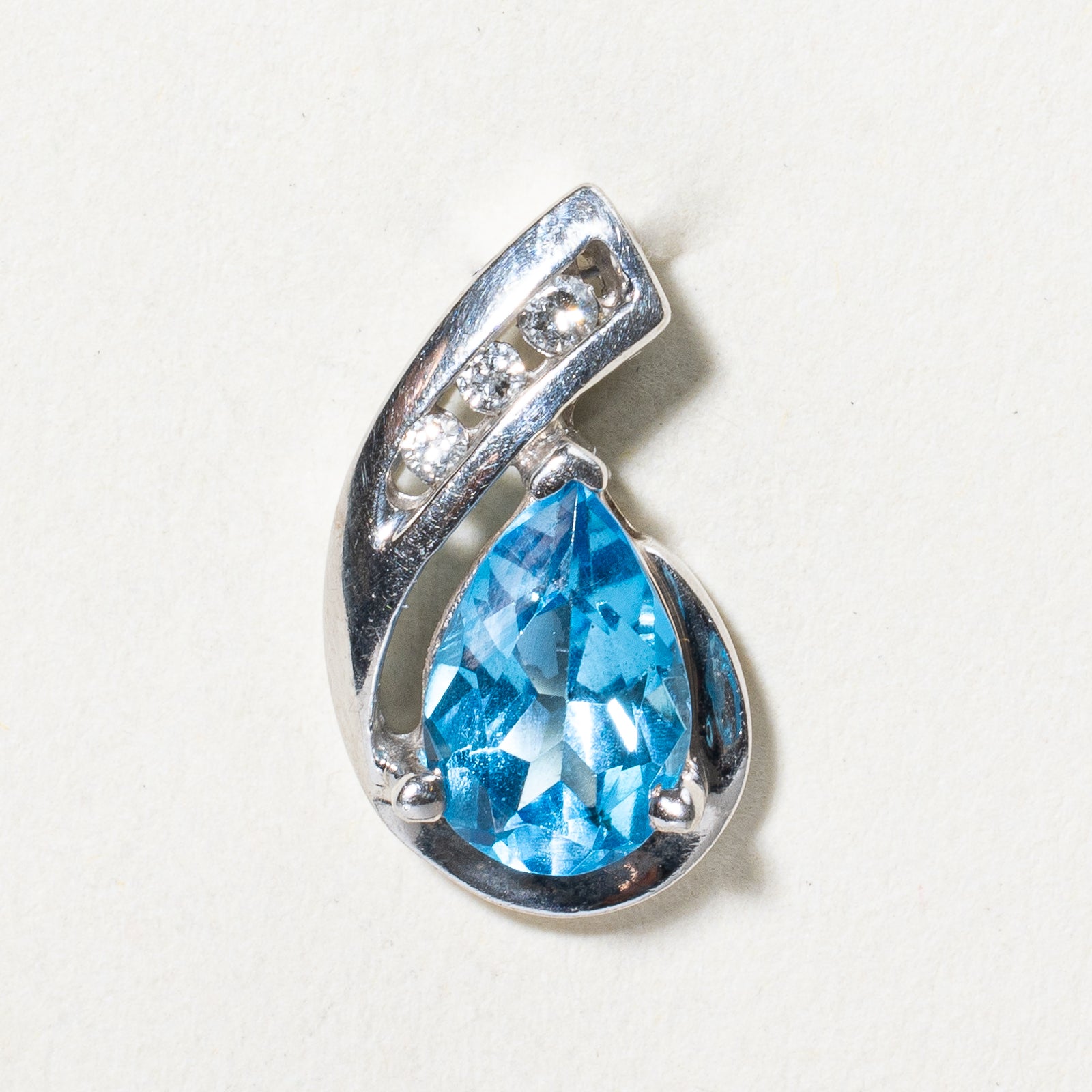 Exquisite 1.40ct Topaz & 0.04ct Diamond Pendant Necklace - Elegant Blue Gemstone Jewelry for Women - Perfect for Anniversary Gifts & Special Occasions